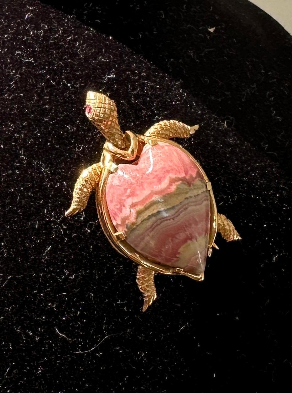 Art Deco Turtle Tortoise Brooch Pin Ruby Pink Rhodochrosite 14 Karat Gold Mary Lou Daves For Sale