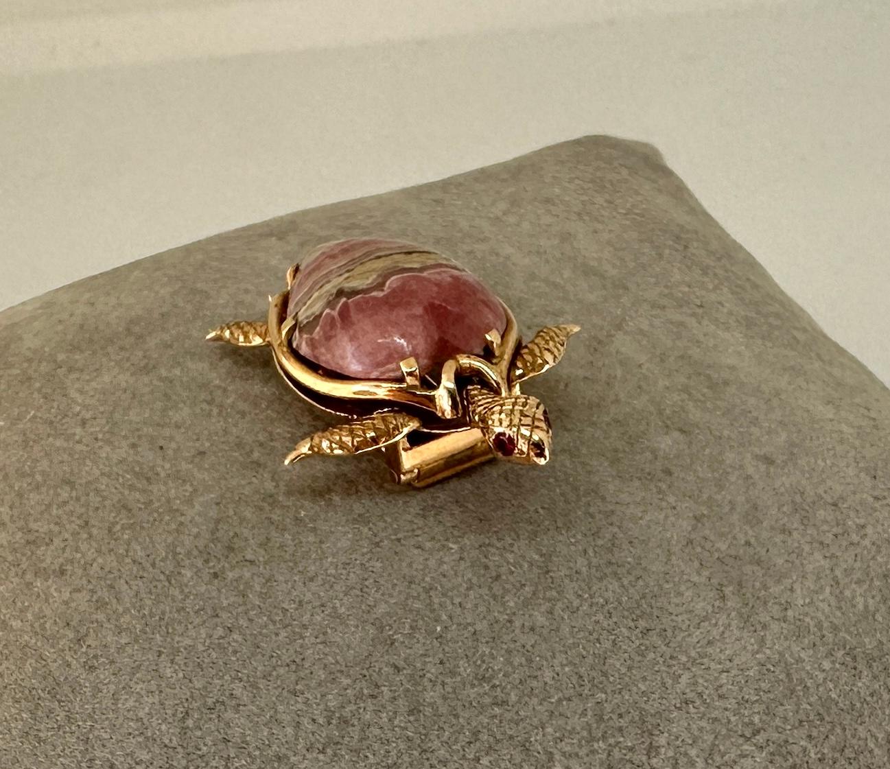 Turtle Tortoise Brooch Pin Ruby Pink Rhodochrosite 14 Karat Gold Mary Lou Daves In Excellent Condition For Sale In New York, NY