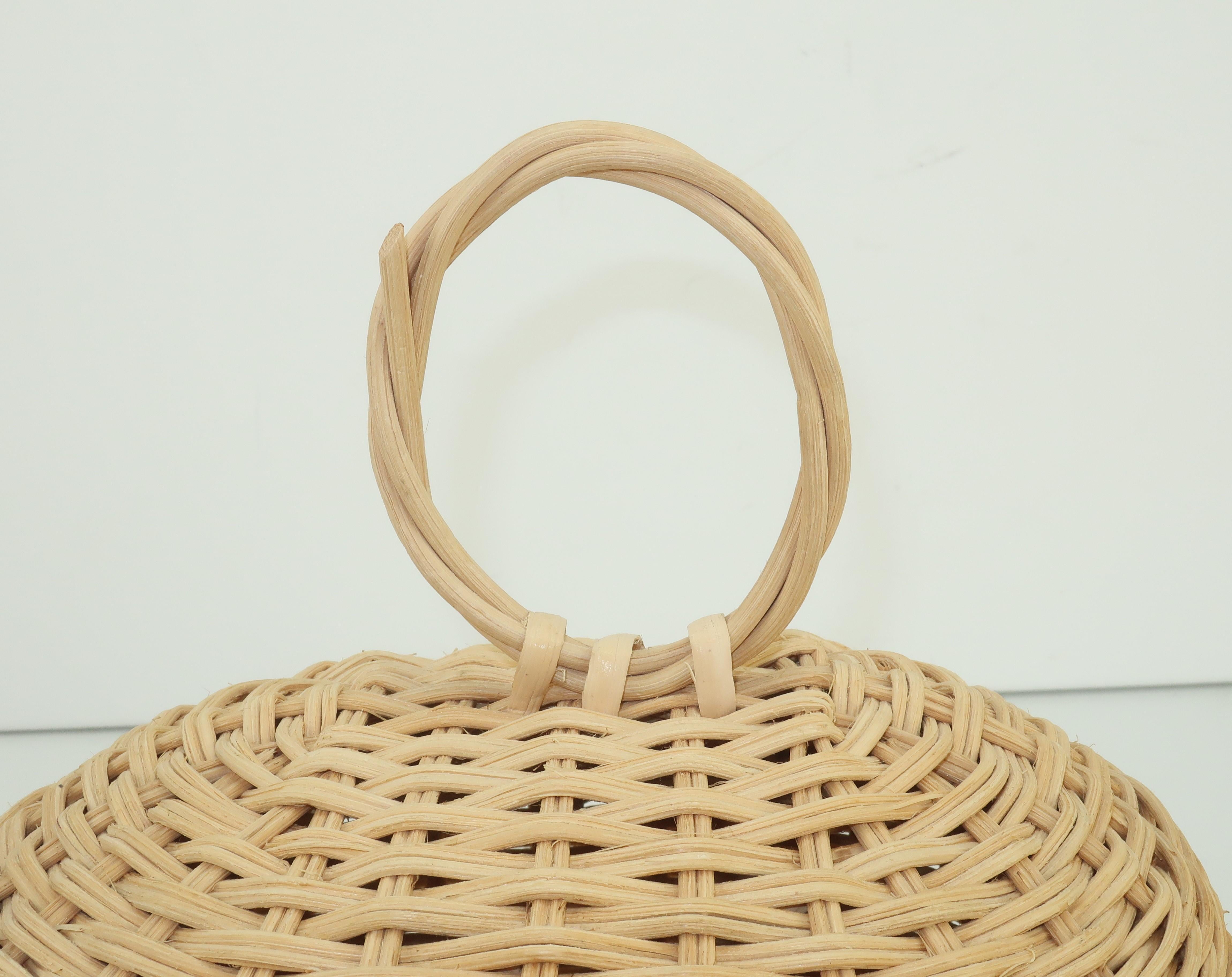 Turtle Wicker Basket Novelty Handbag, 1960's In Good Condition In Atlanta, GA