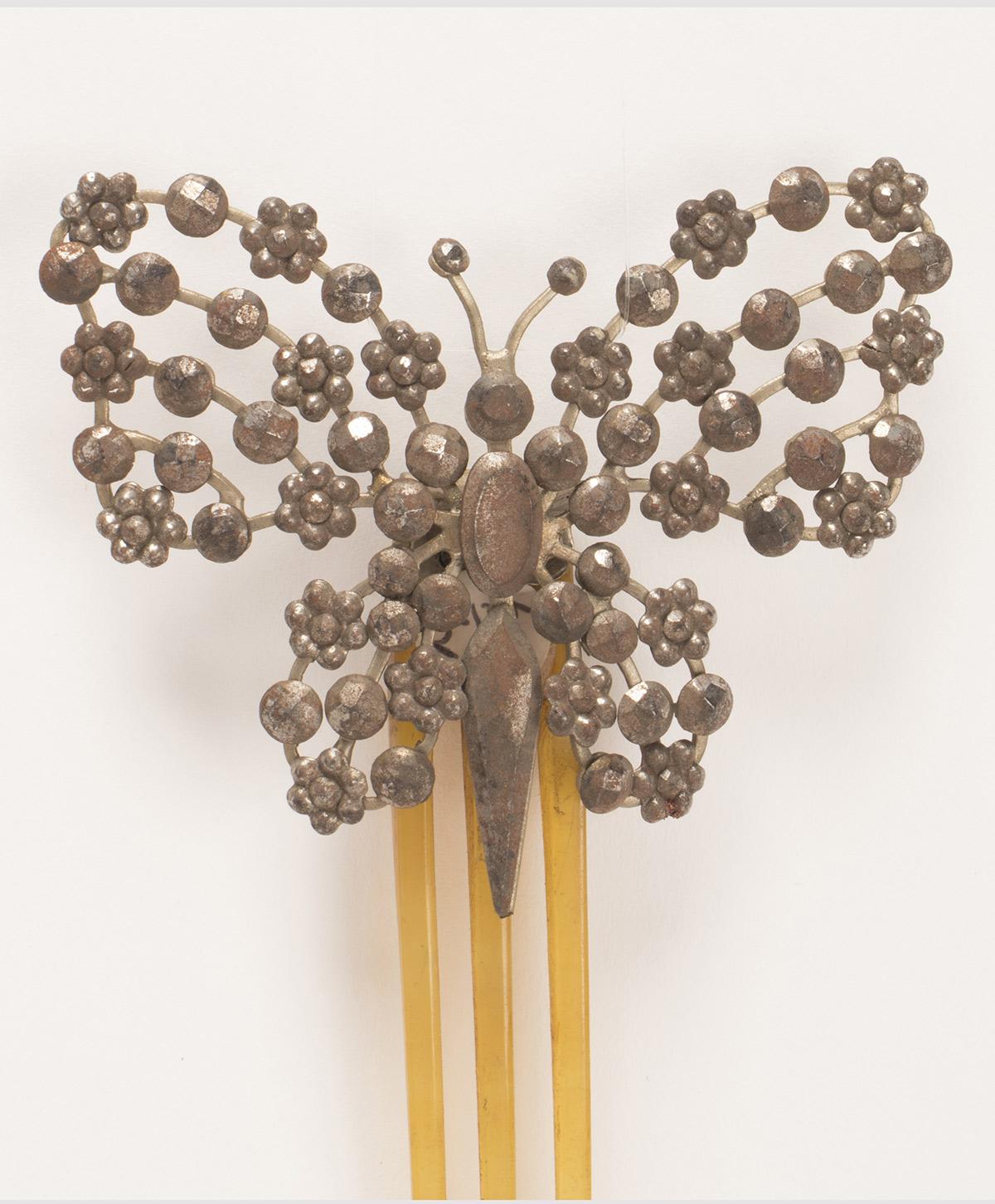 French Turtleshell hair comb with butterfly in cutnsteel, France 1900.  For Sale