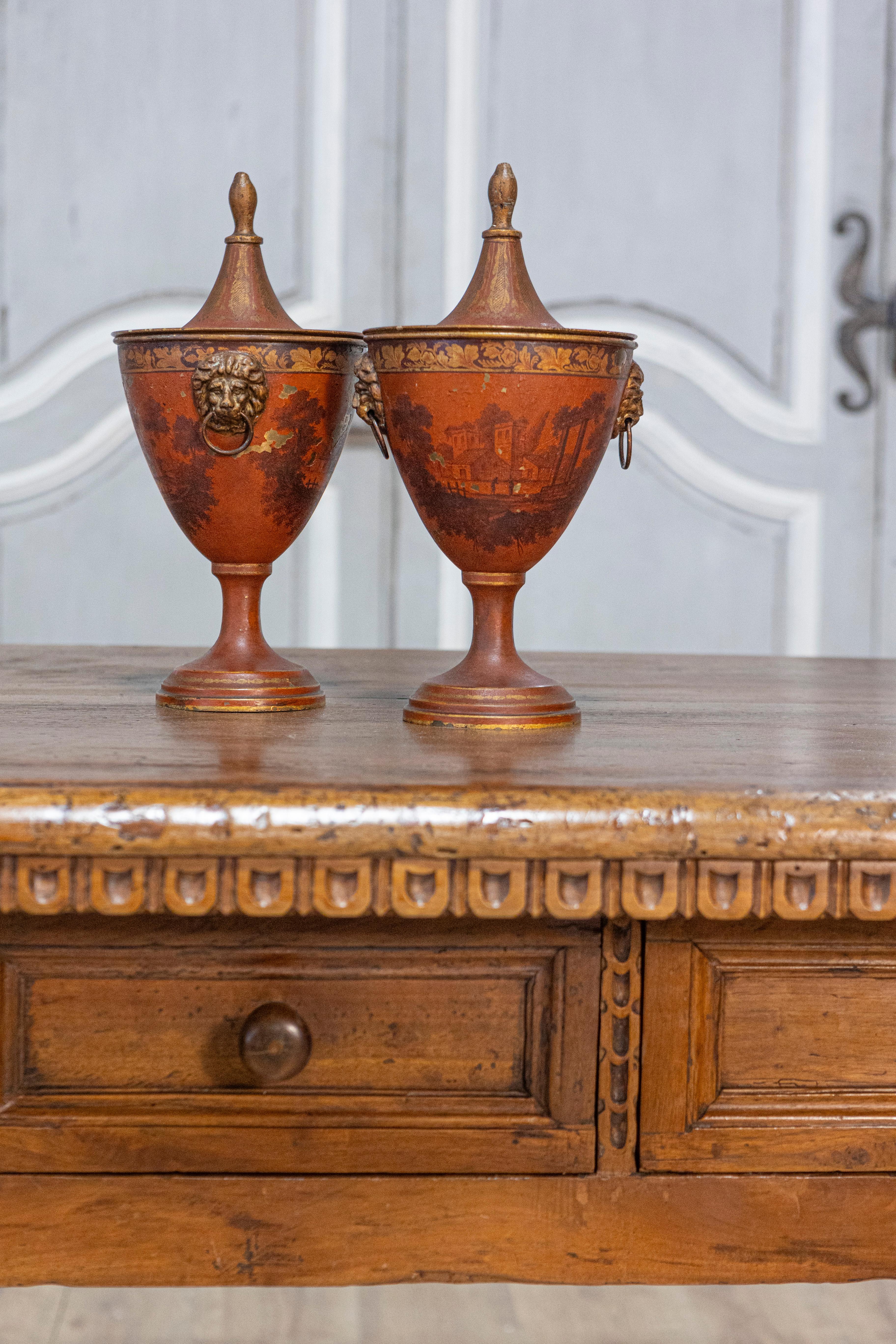 Tuscan 1790s Walnut Refectory Table with Carved Scoop Motifs and Turned Legs For Sale 15