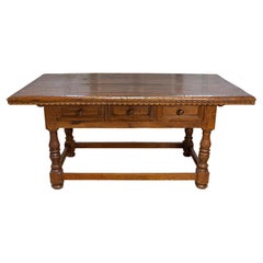 Used Tuscan 1790s Walnut Refectory Table with Carved Scoop Motifs and Turned Legs