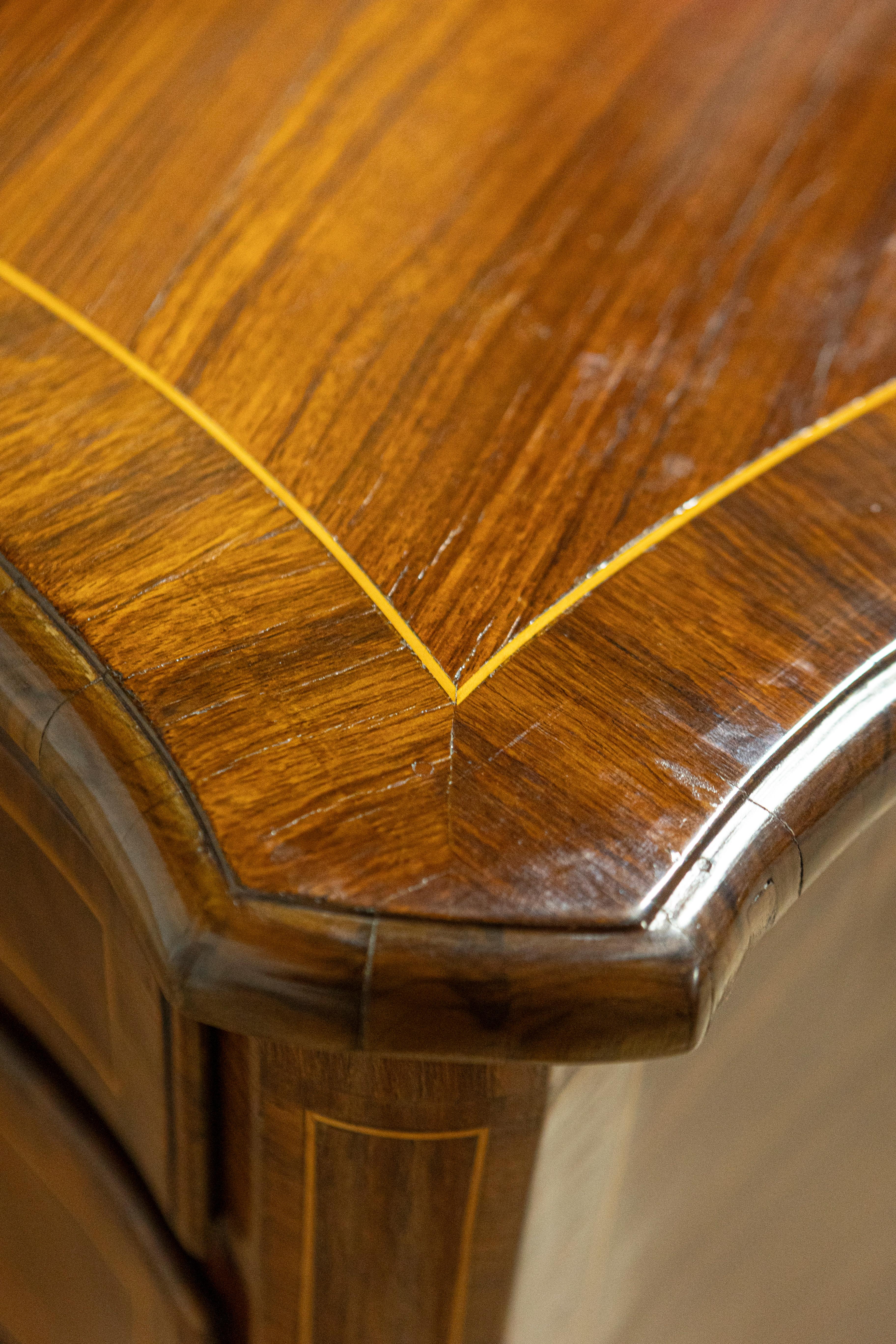 Tuscan 1890s Walnut and Mahogany Four-Drawer Commode with Banding Inlay For Sale 6