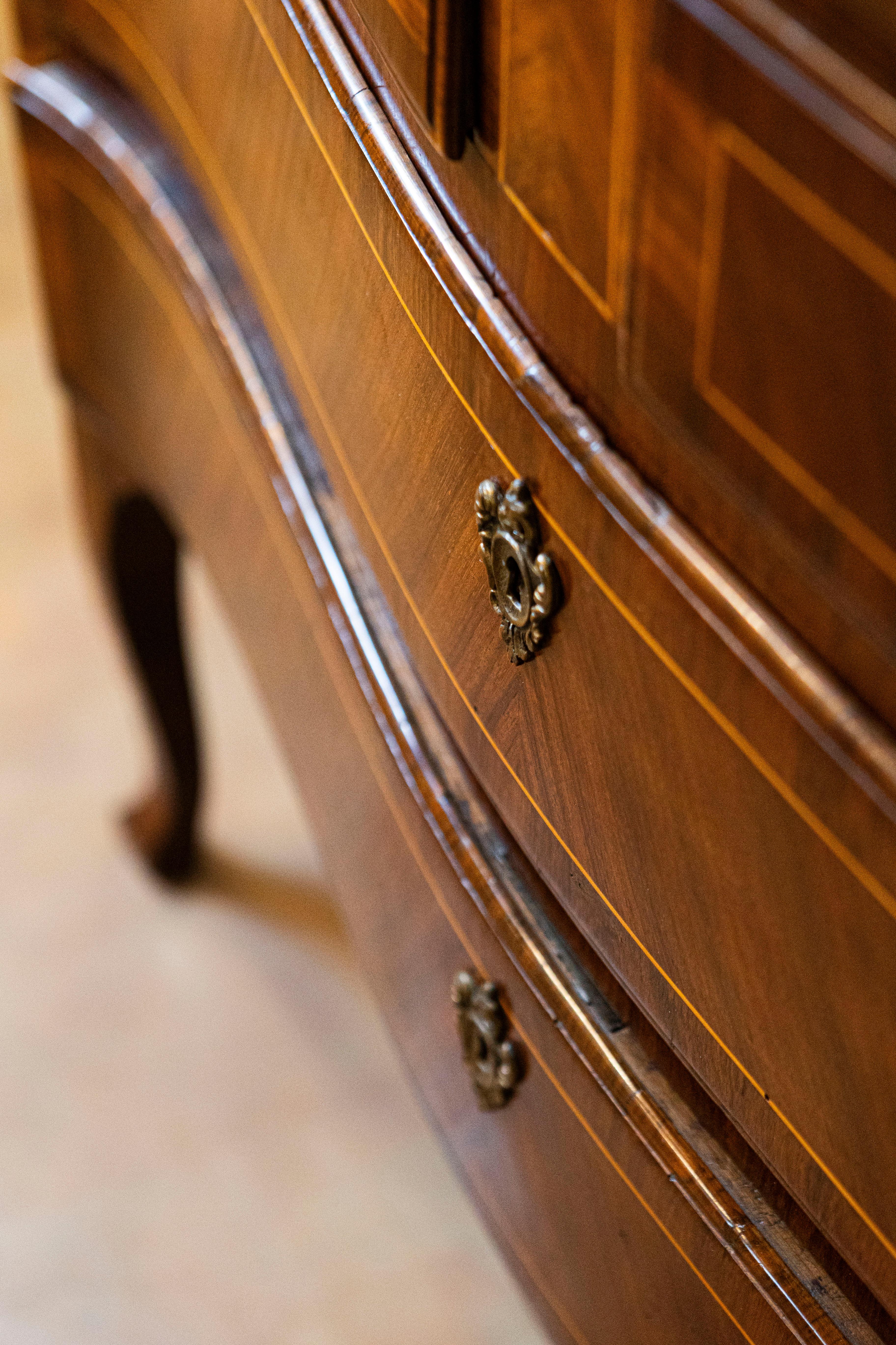 Tuscan 1890s Walnut and Mahogany Four-Drawer Commode with Banding Inlay For Sale 9
