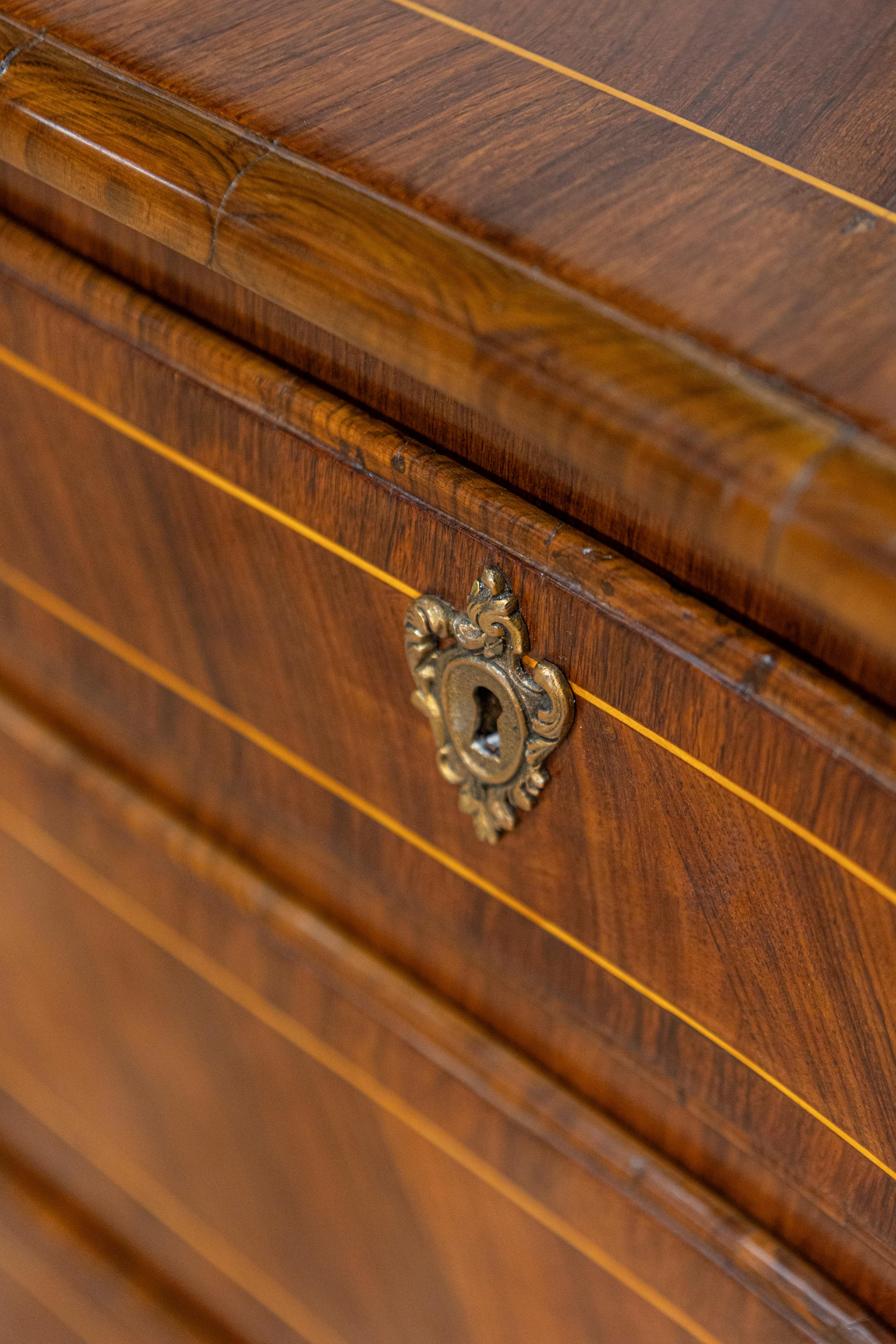 Tuscan 1890s Walnut and Mahogany Four-Drawer Commode with Banding Inlay For Sale 1