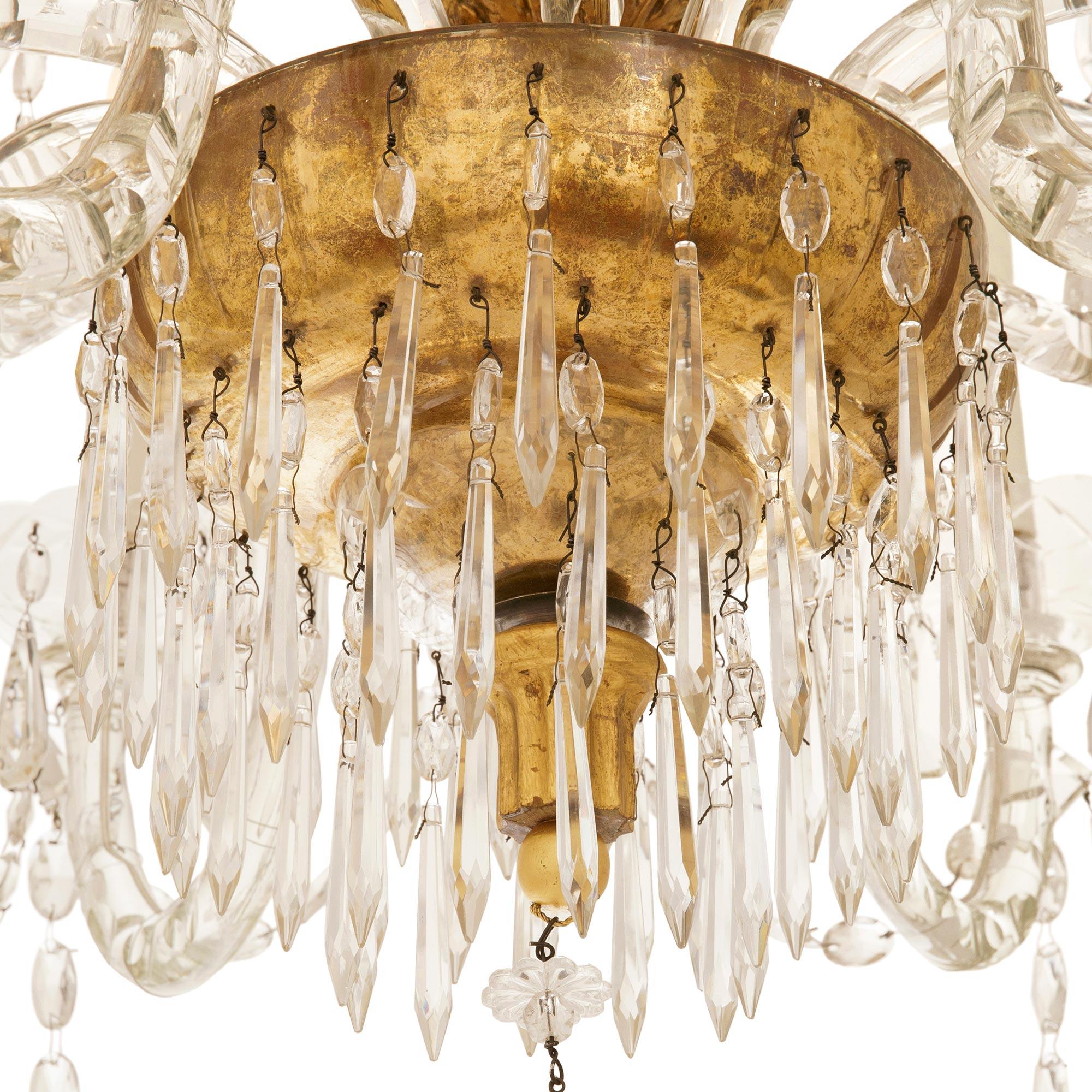 Araña toscana del siglo XVIII de madera dorada, cristal y vidrio en venta 1
