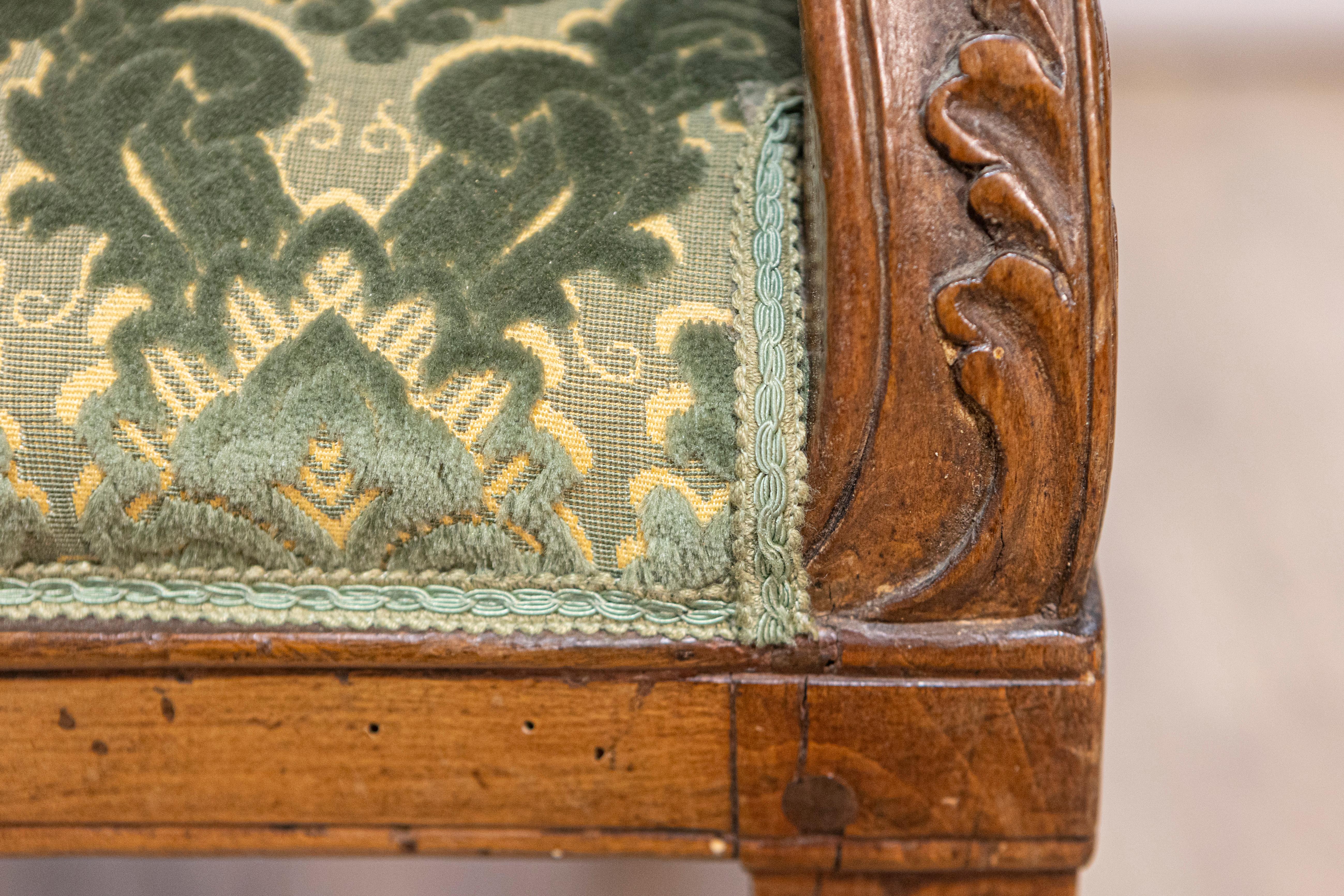 Canapé toscan du 18ème siècle de Villa Fioravanti avec motifs de lyres sculptés en vente 6