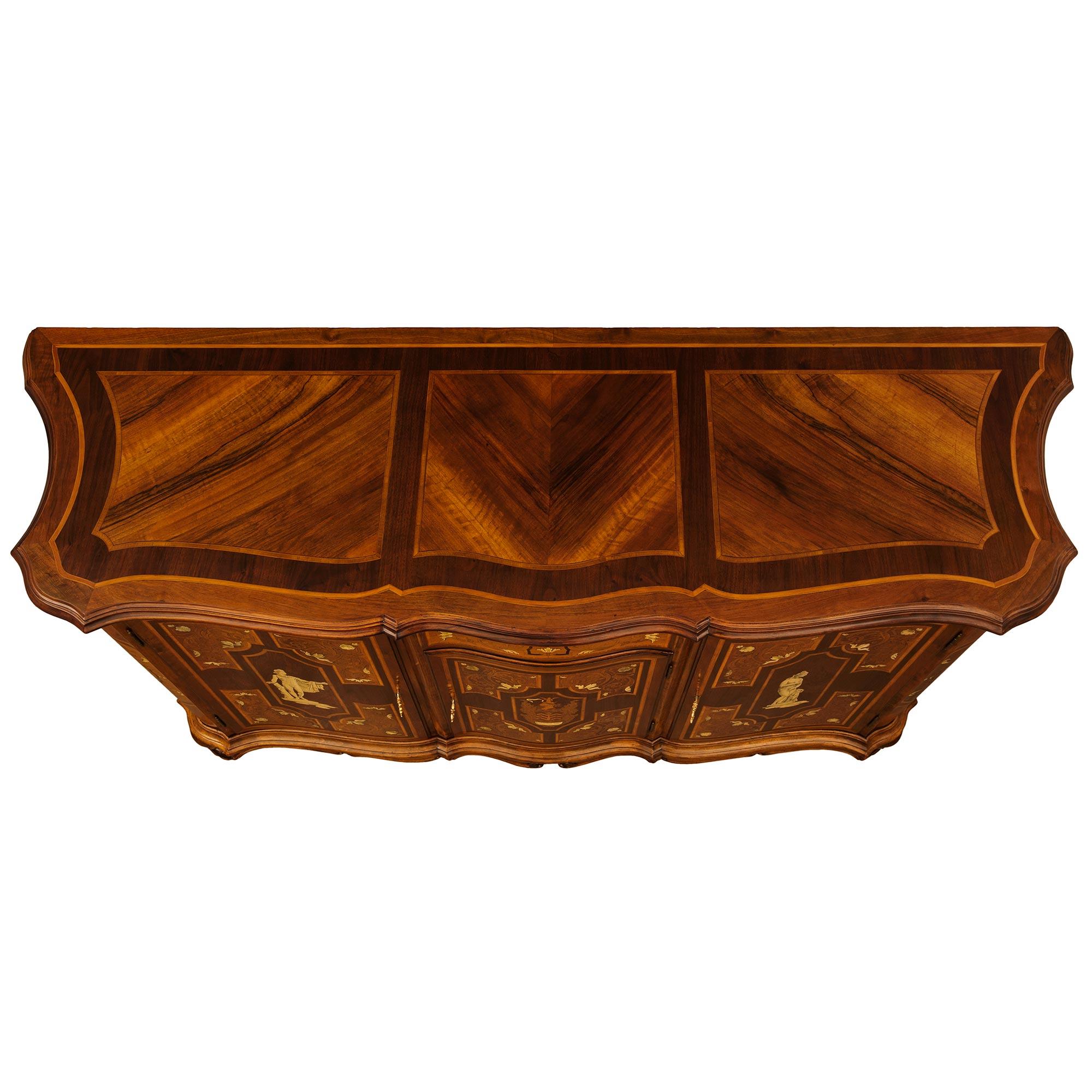 Toskanisches Barockbuffet des 19. Jahrhunderts aus Nussbaum und Knochen im Angebot 8