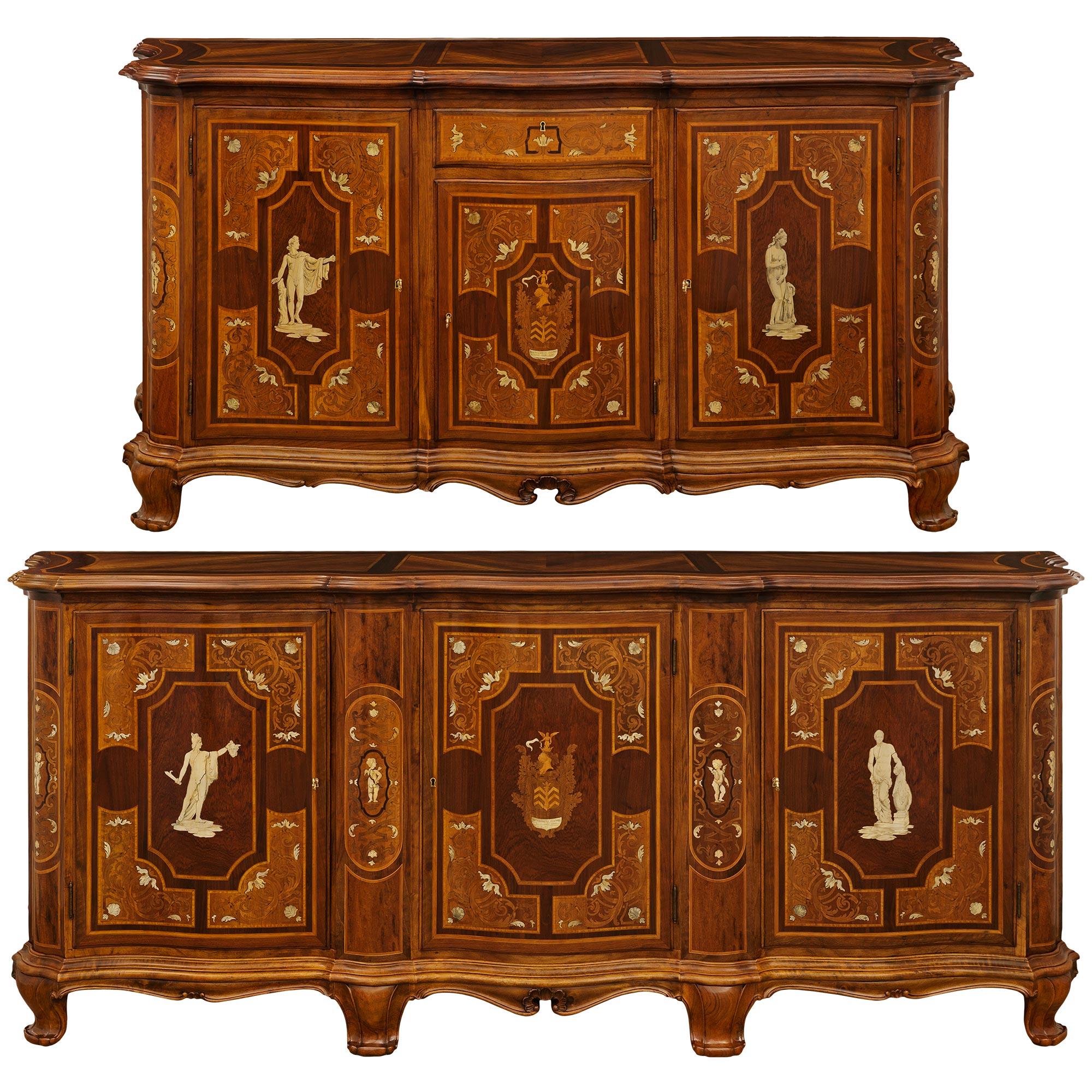 Toskanisches Barockbuffet des 19. Jahrhunderts aus Nussbaum und Knochen im Angebot 9