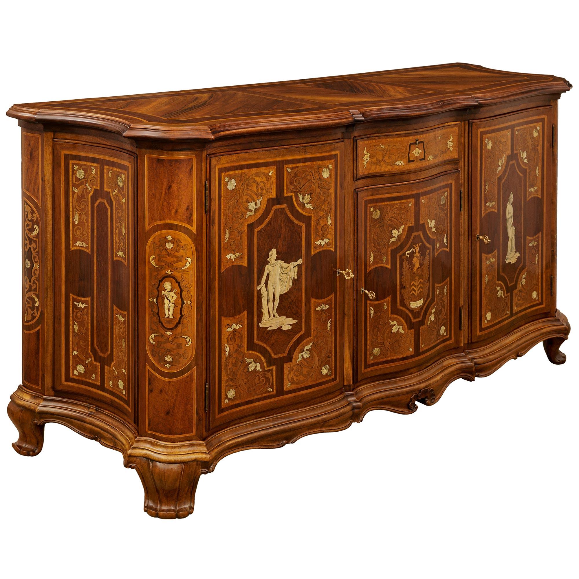 Toskanisches Barockbuffet des 19. Jahrhunderts aus Nussbaum und Knochen im Zustand „Gut“ im Angebot in West Palm Beach, FL