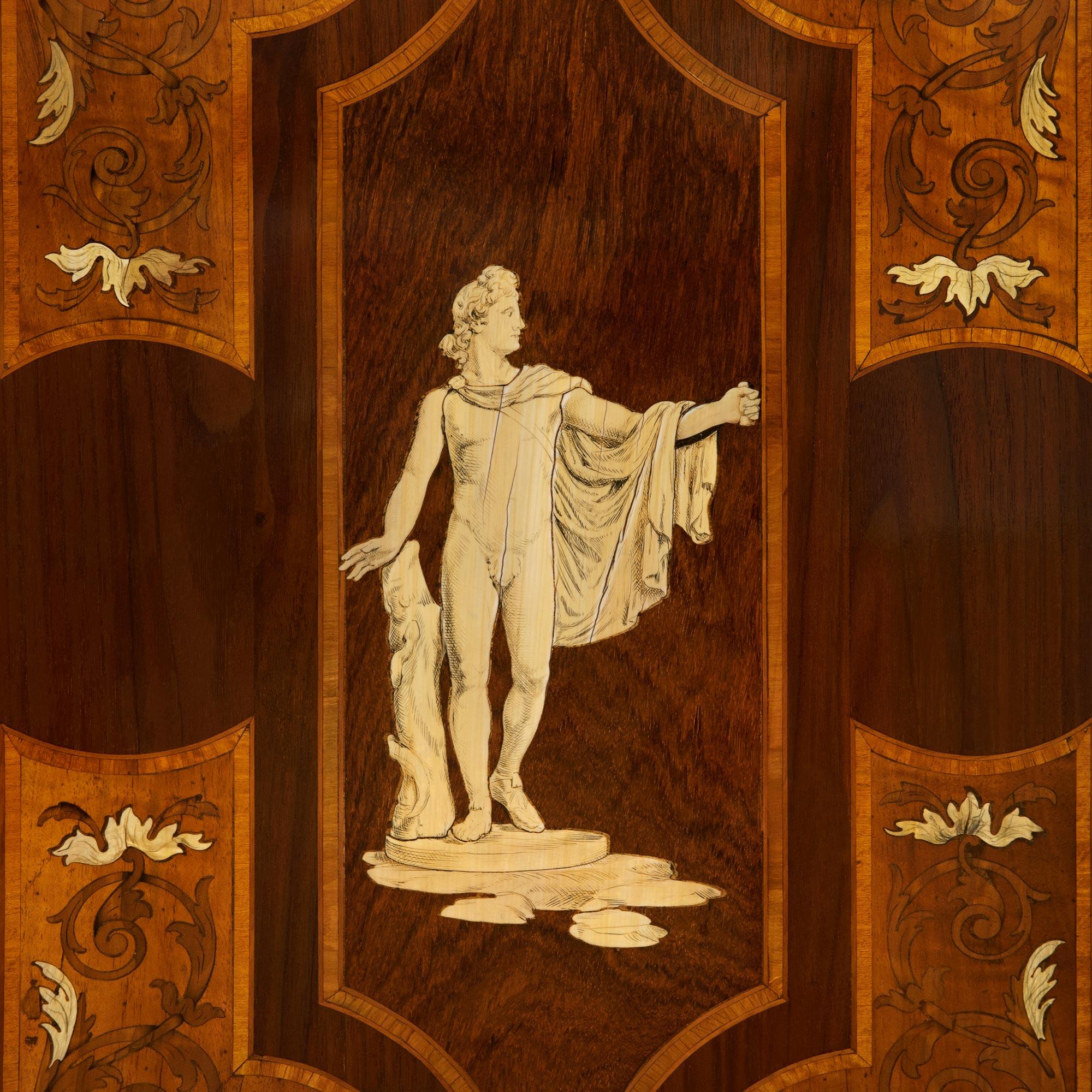 Toskanisches Barockbuffet des 19. Jahrhunderts aus Nussbaum und Knochen im Angebot 3