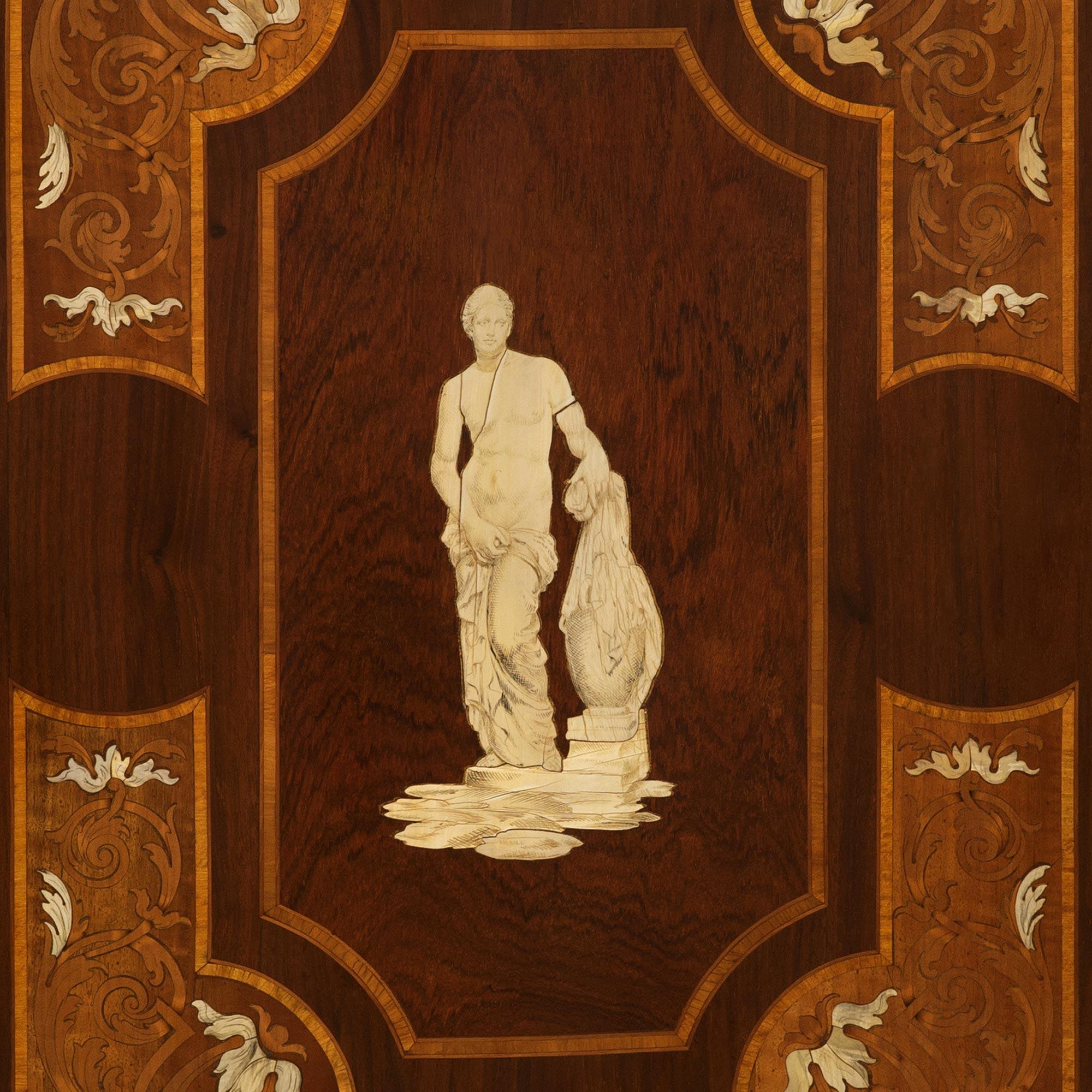 Toskanisches Barockbuffet des 19. Jahrhunderts aus Nussbaum und Knochen im Angebot 5