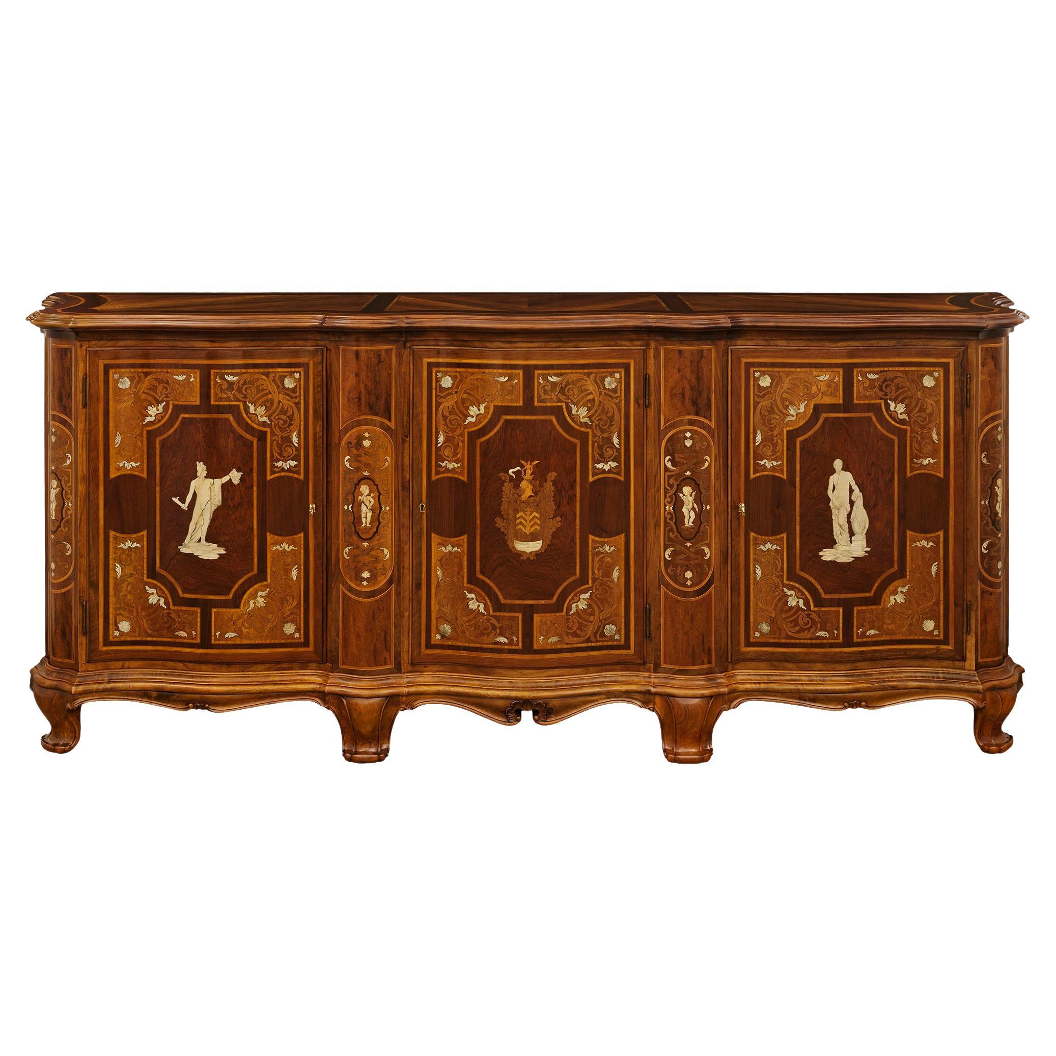Toskanisches Barockbuffet des 19. Jahrhunderts aus Nussbaum und Knochen