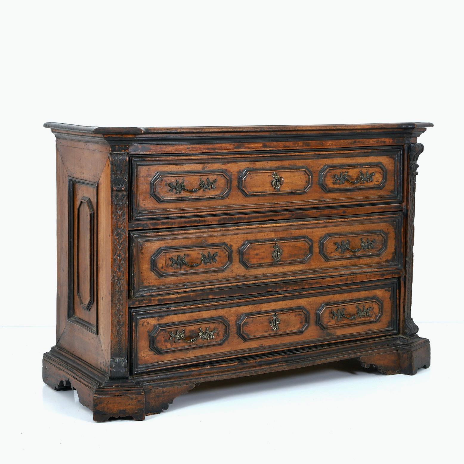 Vagabond antiques presents an 18th century Italian commode

Italy, Tuscany, Circa 1770

” This commode stands fantastically well, big scale, solid walnut throughout, perfectly patinated surface ” .


