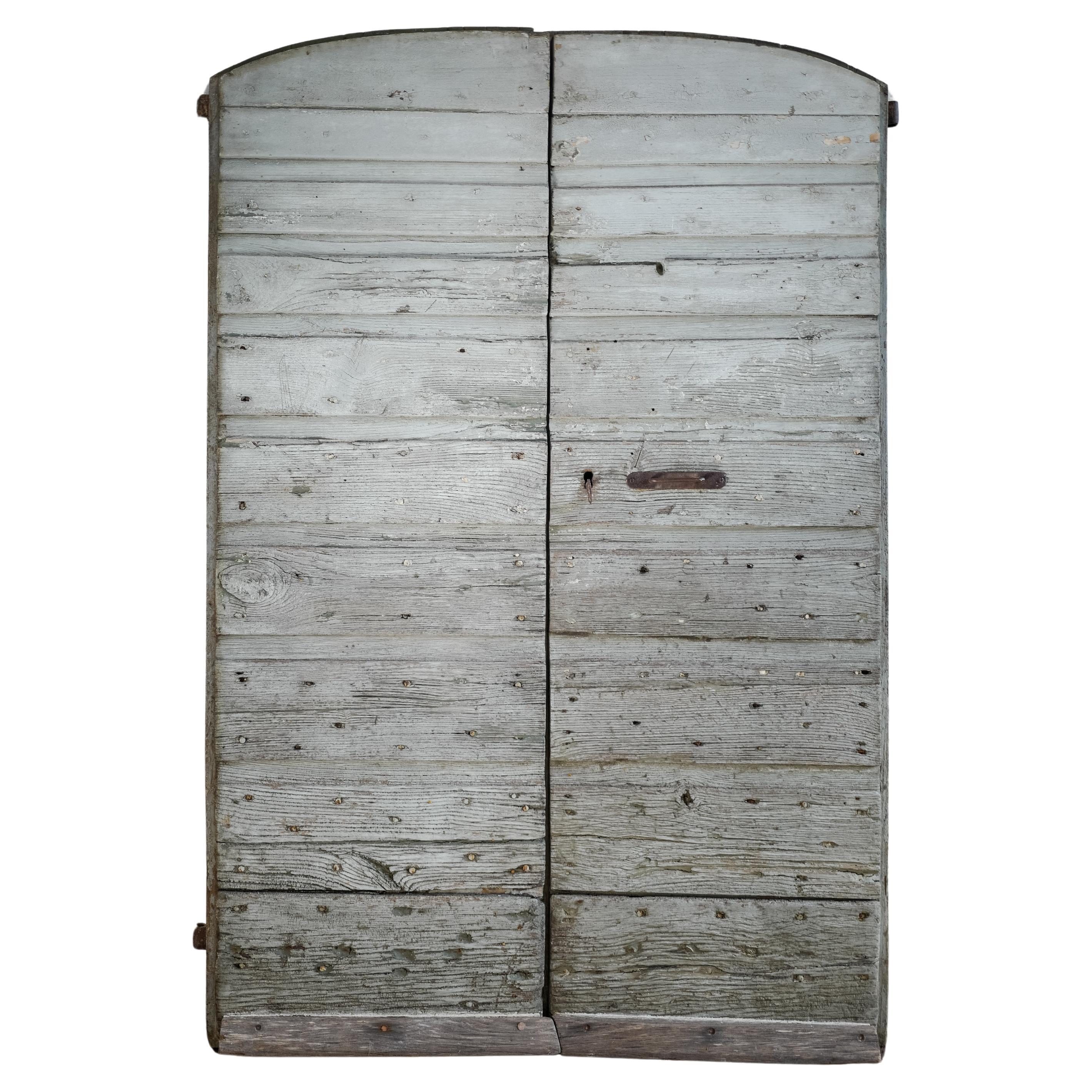 Tuscan Early 20th C. Chestnut Barn Doors with Original Key Italian Antique im Angebot