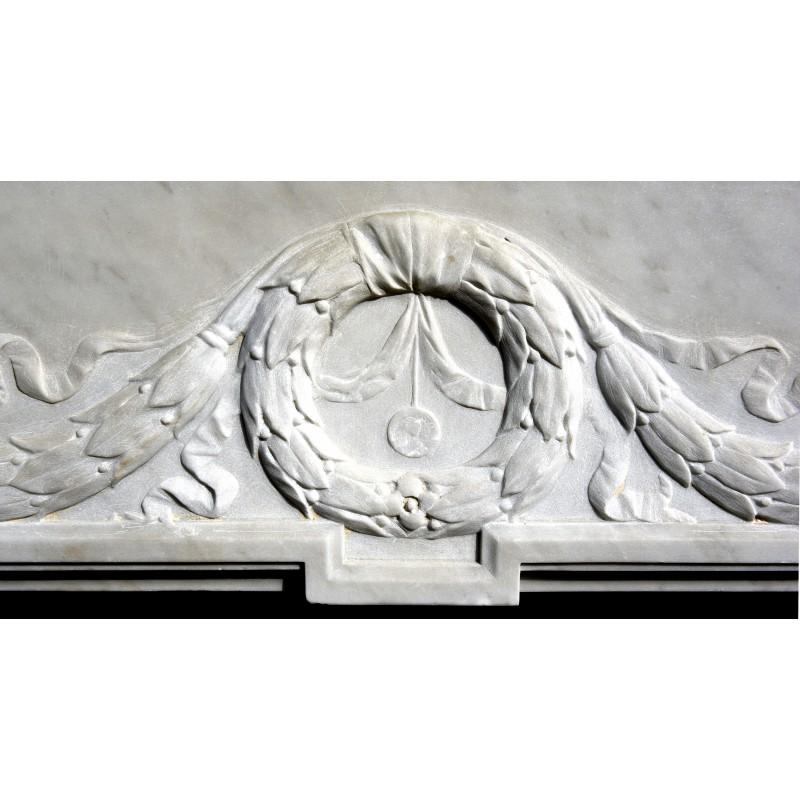 Baroque Cheminée toscanne en marbre blanc de Carrare de la fin du 19ème siècle en vente