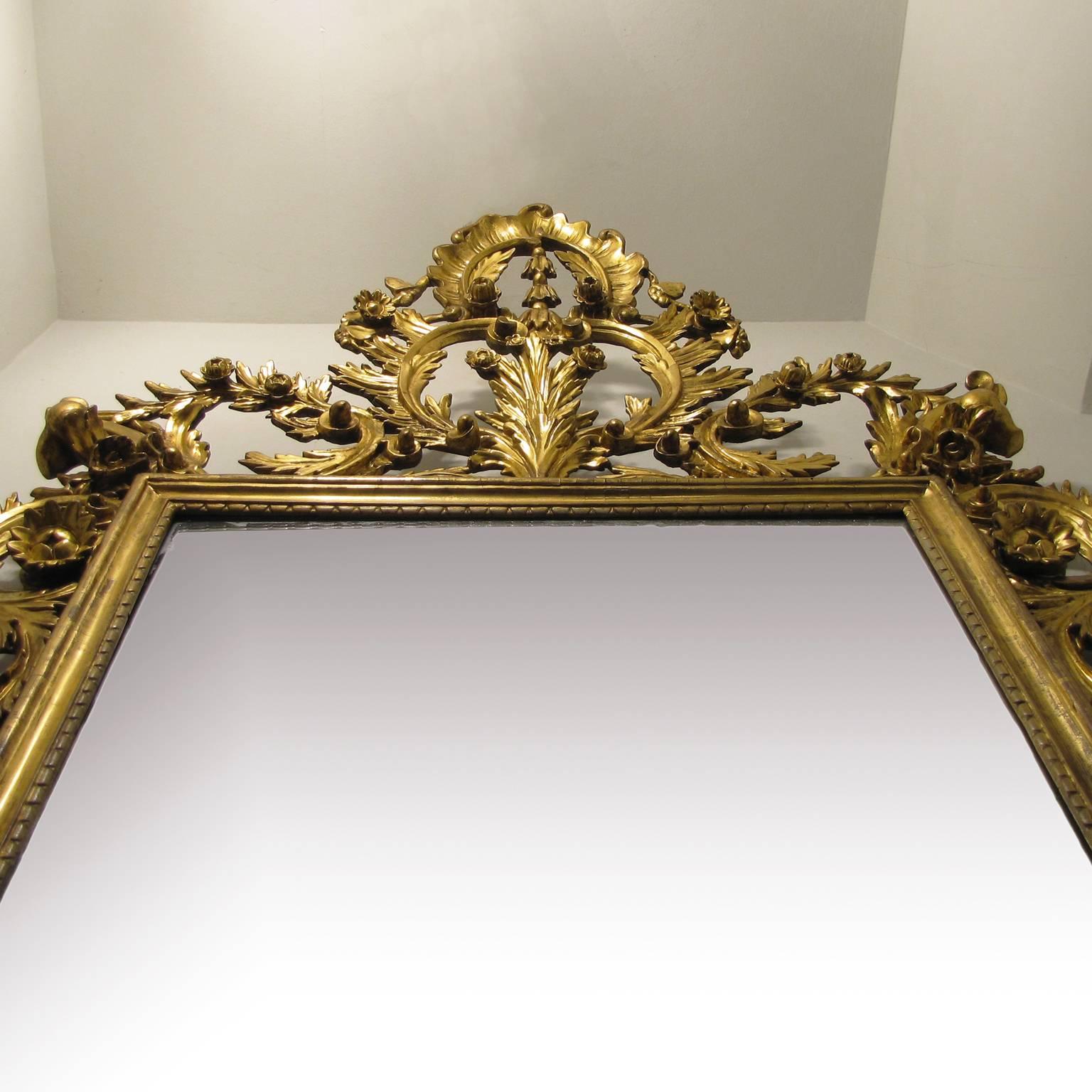 Tuscan Late 19th Century Louis XVI Mirror with a Carved and Gilt Wooden Frame For Sale 3