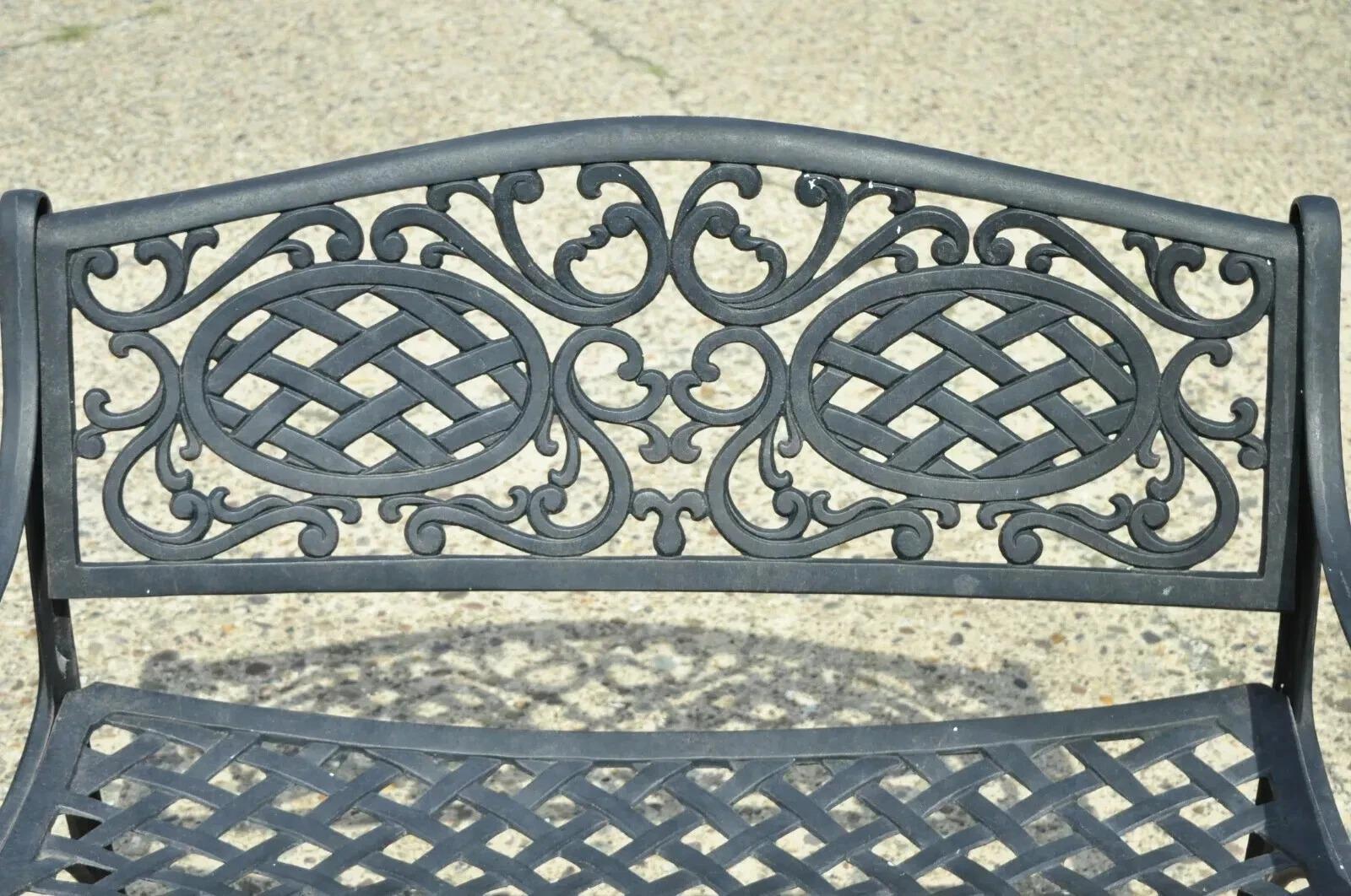 Autre Banc de jardin en fonte d'aluminium noir style toscan méditerranéen Loveseat (A) en vente