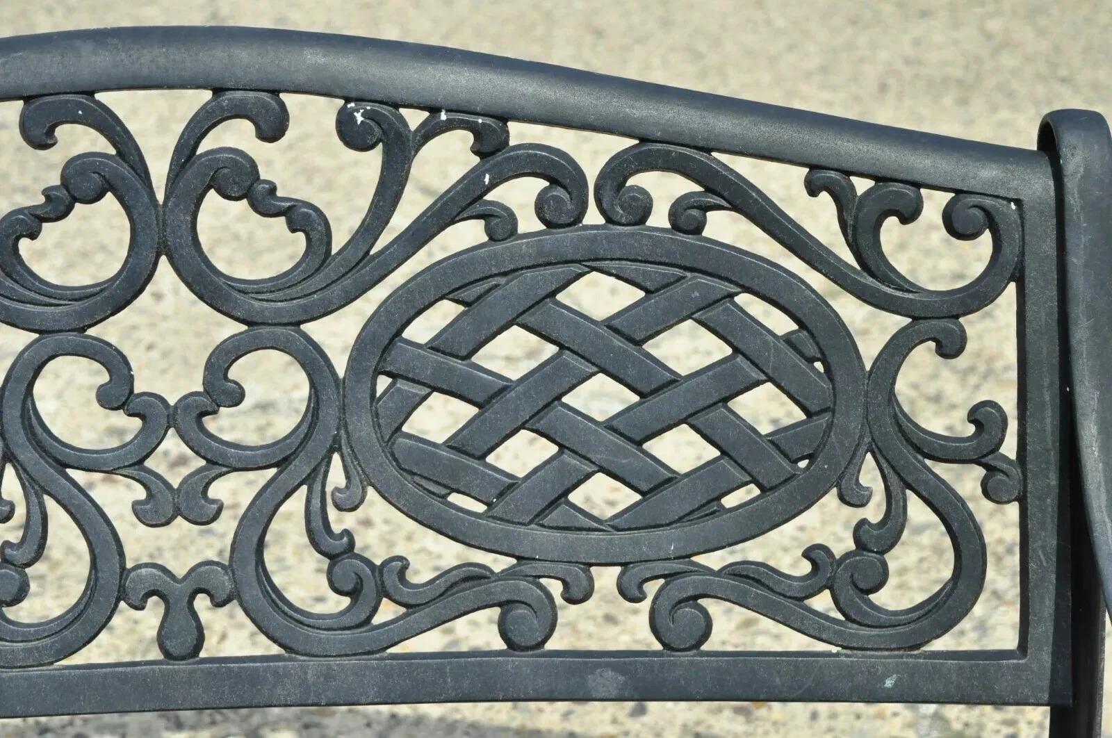 Inconnu Banc de jardin en fonte d'aluminium noir style toscan méditerranéen Loveseat (A) en vente