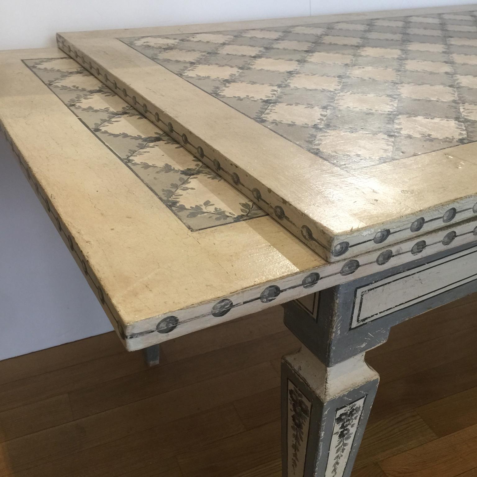 Lacquered Tuscan Mid-19th Century Extensible Painting Neoclassical Table For Sale