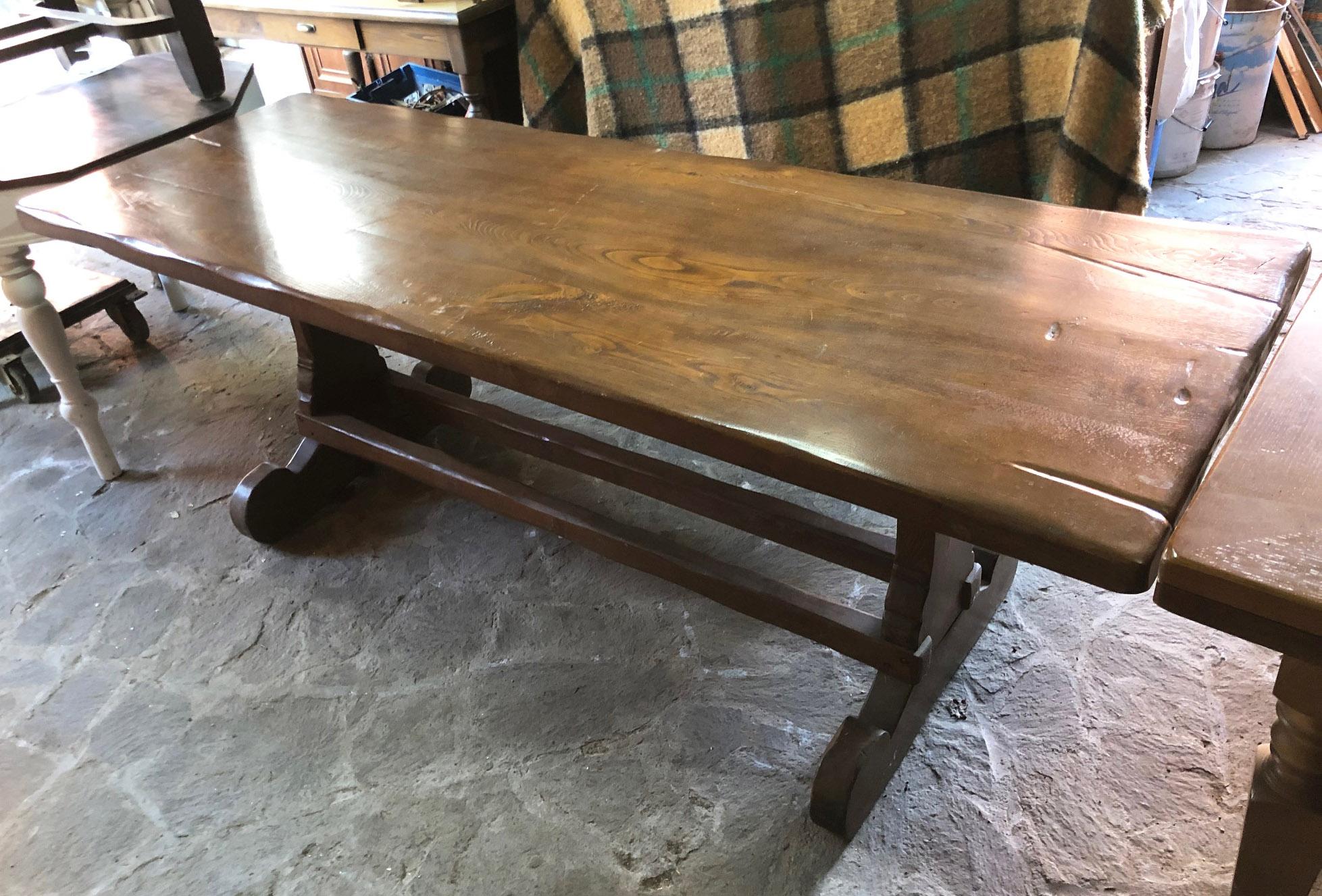 Tuscan refectory table in solid chestnut, removable.

Very sturdy and heavy.

Right size for 10 people.
The transport quote for the USA and Canada is customized according to the destination, make the request with zip code and city.