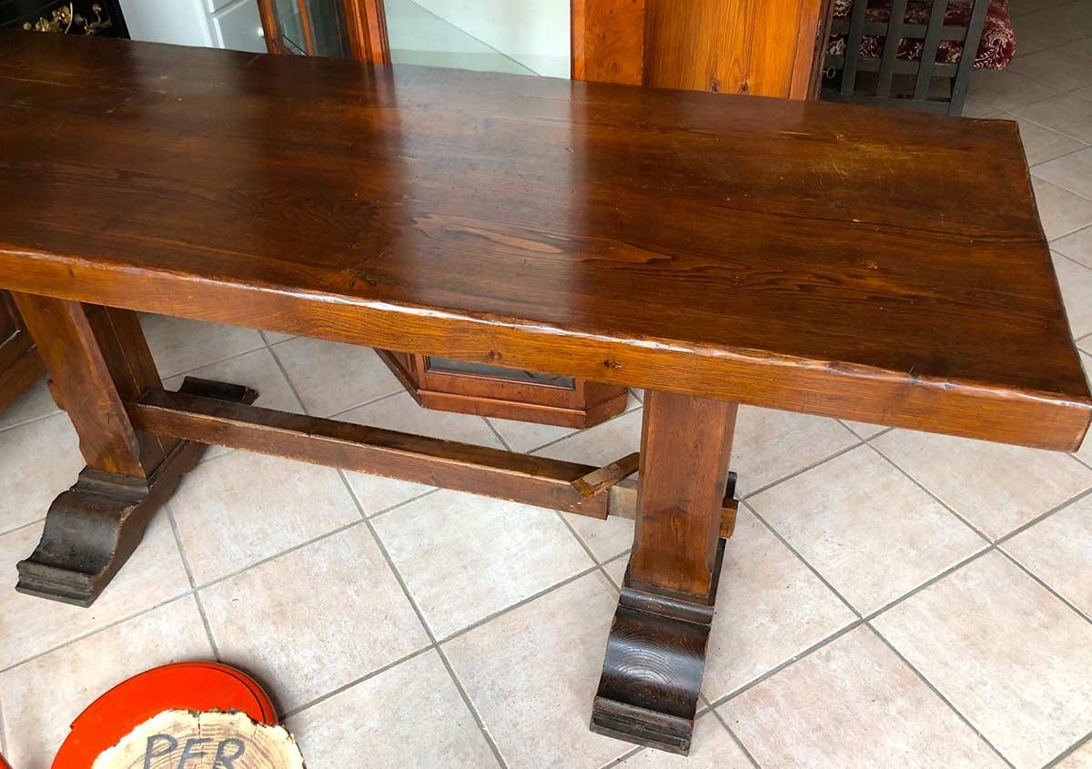 Tuscan refectory table in solid chestnut, removable in 6 pieces, top thickness 7 cm.

Period: circa 1960.