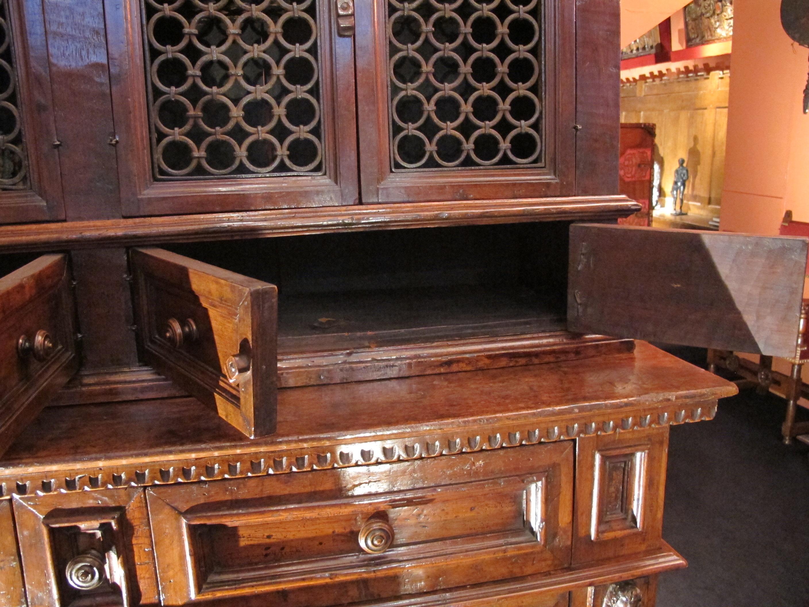 Tuscan Renaissance Wrought Iron and Walnut Cabinet In Good Condition For Sale In Saint-Ouen, FR