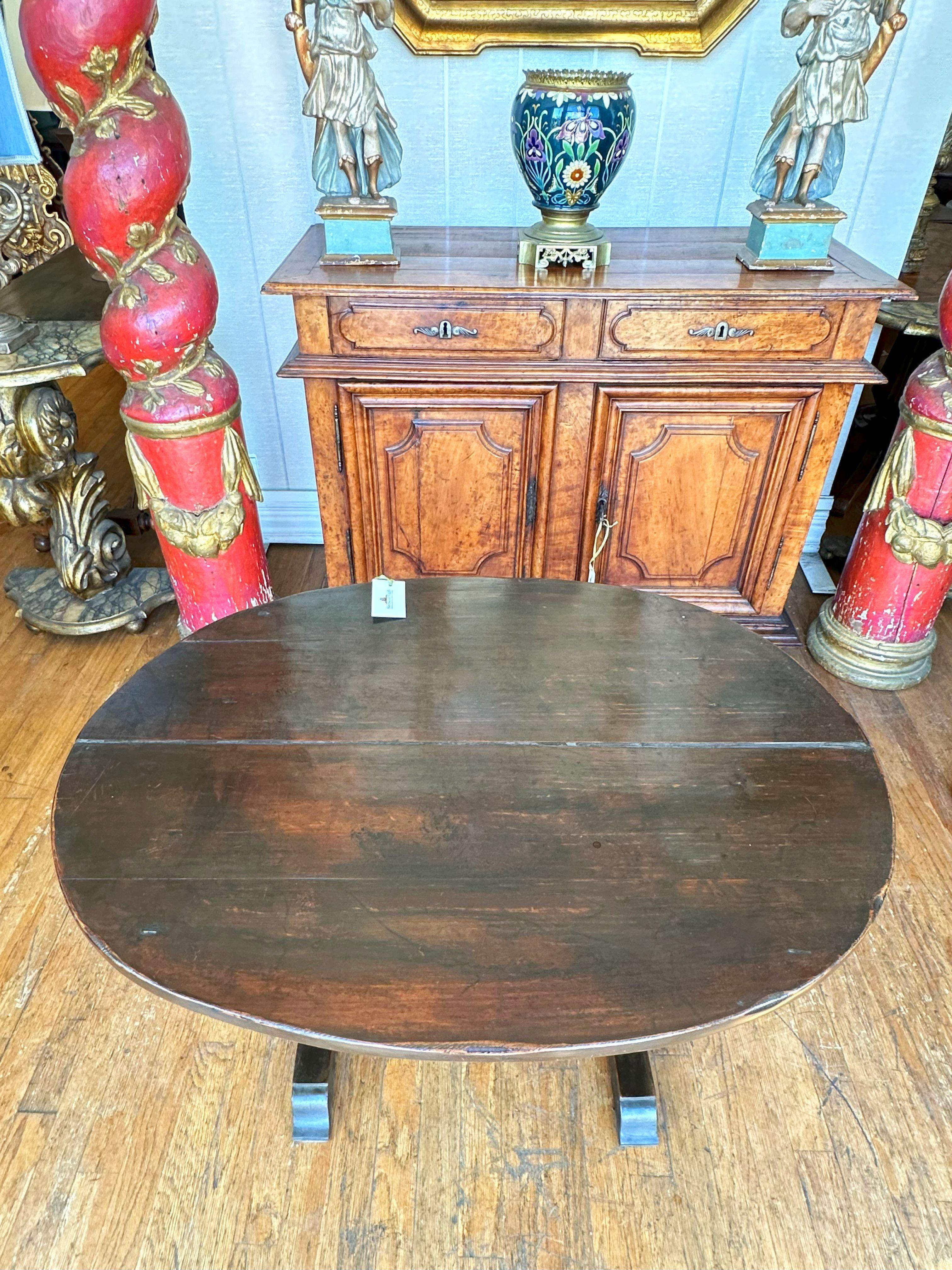 Tuscan Trestle Table, circa 1720 In Good Condition For Sale In Los Angeles, CA