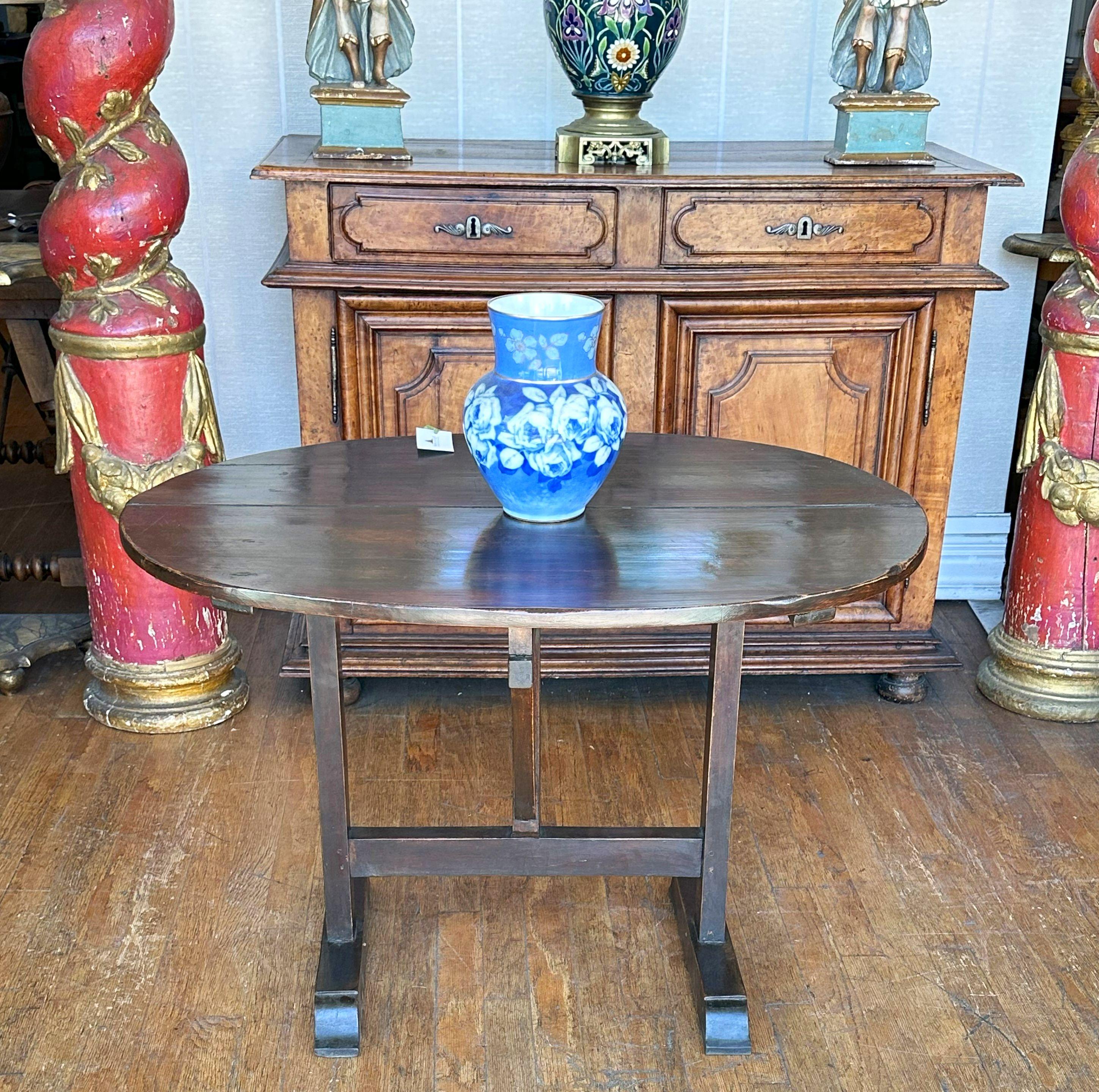 Walnut Tuscan Trestle Table, circa 1720 For Sale