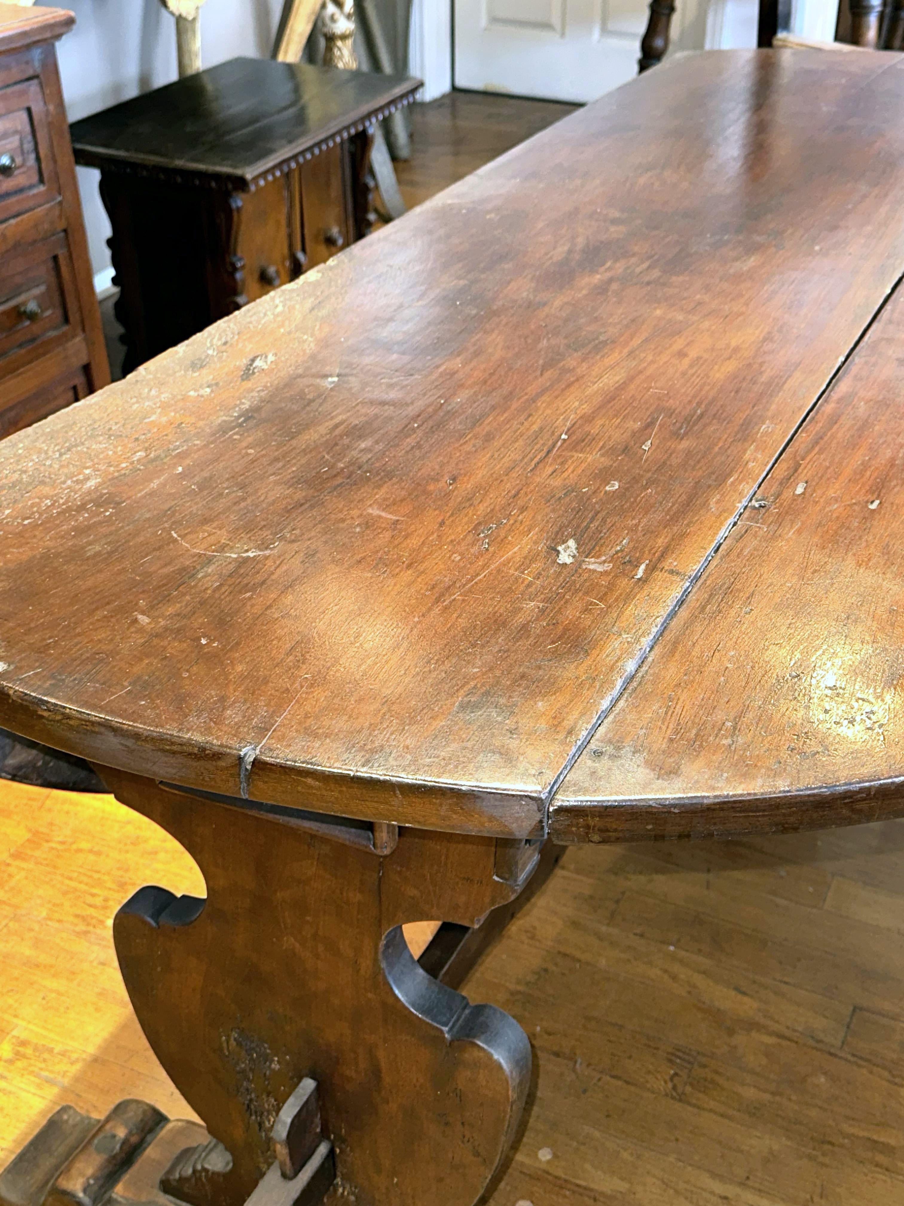 Tuscan Walnut Drop Leaf Center Table, circa 1850 For Sale 1