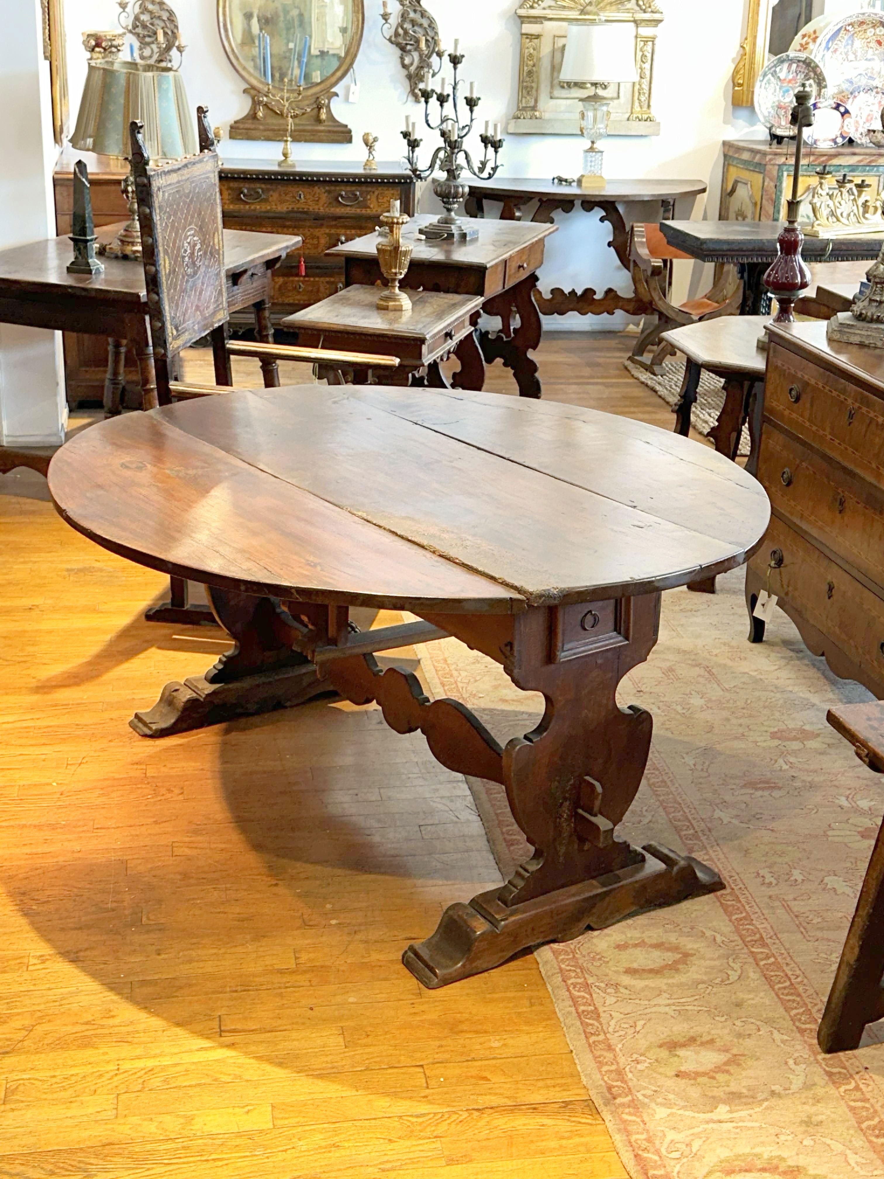 Tuscan Walnut Drop Leaf Center Table, circa 1850 For Sale 2
