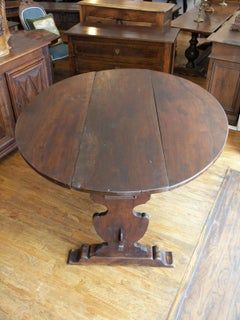 Tuscan Walnut Drop-Leaf Centre Table, circa 1850