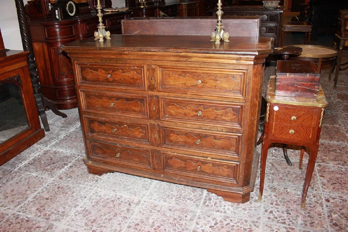 Superb Tuscan Italian 17th-century Chest of Drawers crafted from fine walnut wood. This magnificent piece boasts four spacious drawers adorned with engravings and rare, beautiful carvings.

Origin: Italy, Tuscany

Period: 17th century

Dimensions: