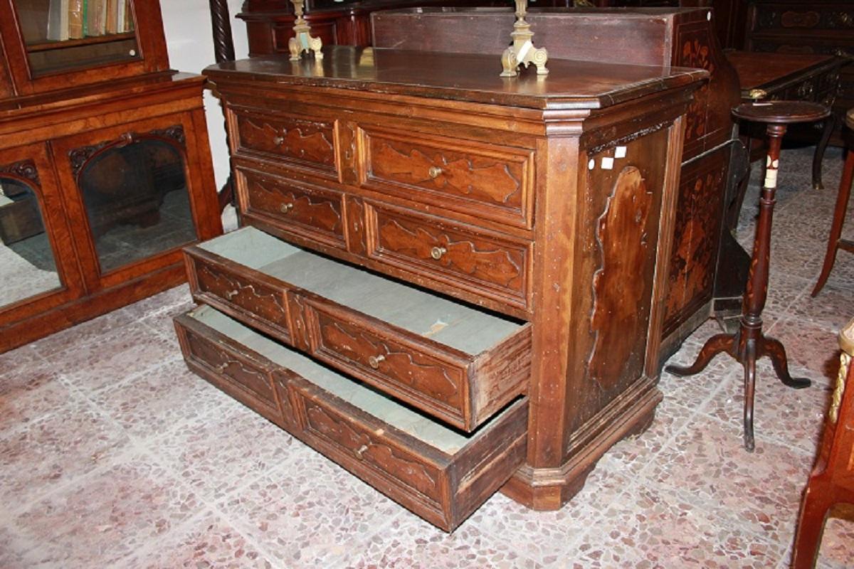 18th Century and Earlier Tuscan Walnut Wood 17th-century Canterano Chest of Drawers For Sale