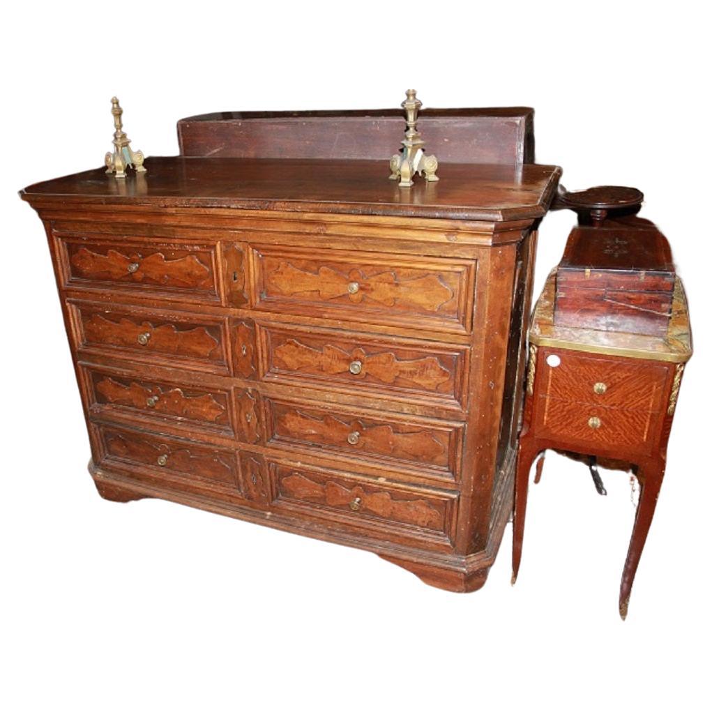 Tuscan Walnut Wood 17th-century Canterano Chest of Drawers For Sale