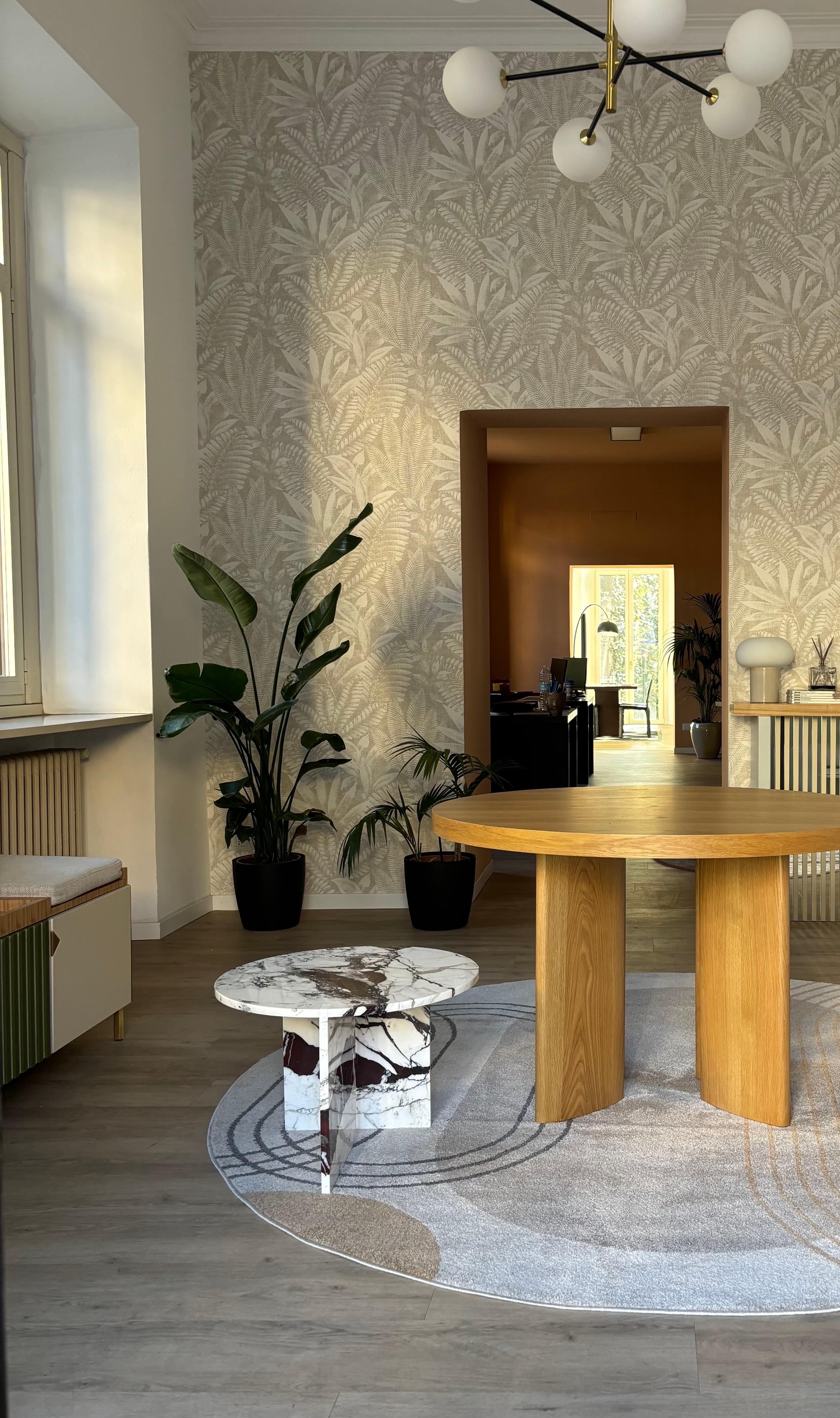 Runder Couchtisch aus violettem Calacatta-Marmor aus der Toskana, hergestellt in Italien im Zustand „Hervorragend“ im Angebot in Lentate Sul Seveso, IT