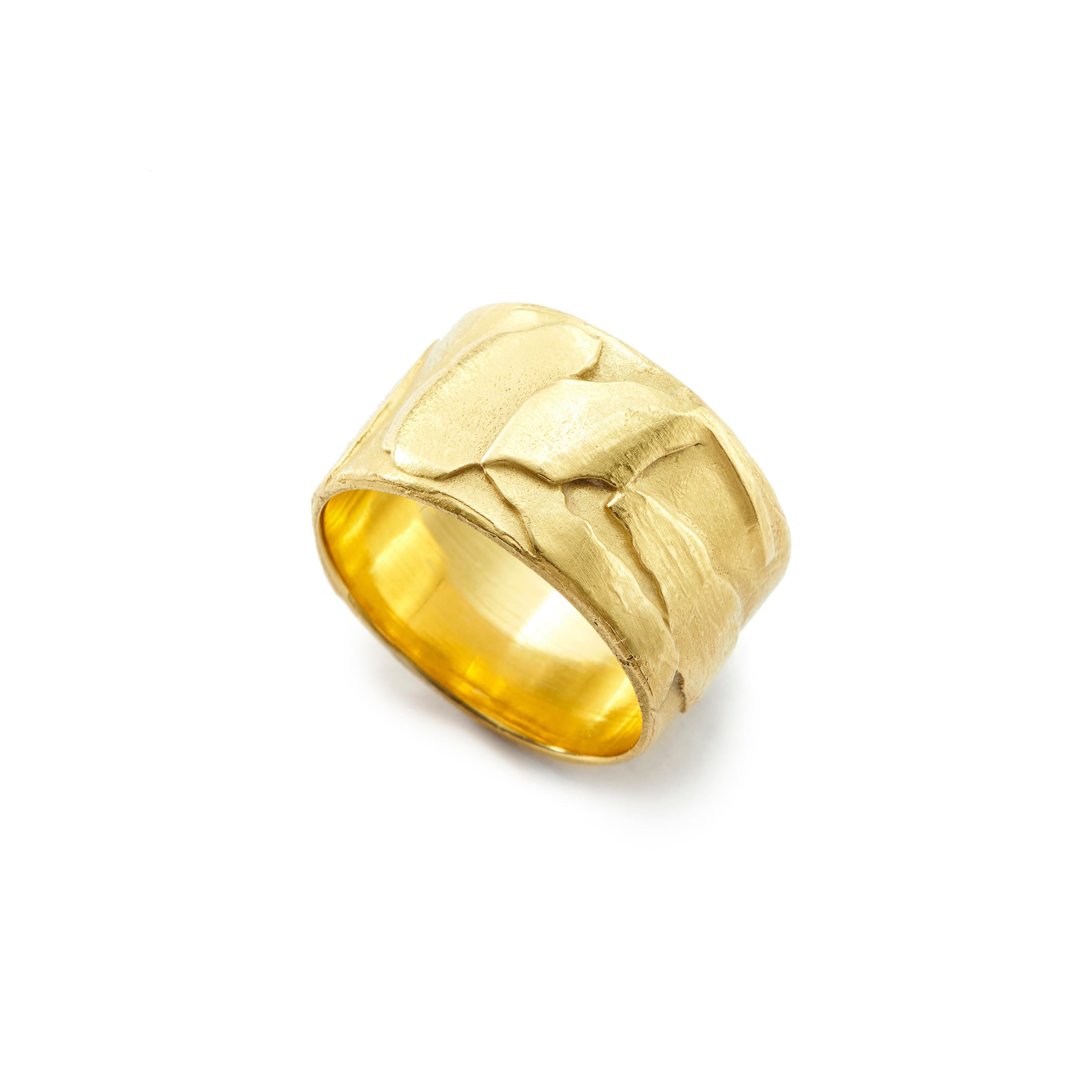 Contemporary Susan Lister Locke Tuscany Wide Band Ring in 18 Karat Gold For Sale