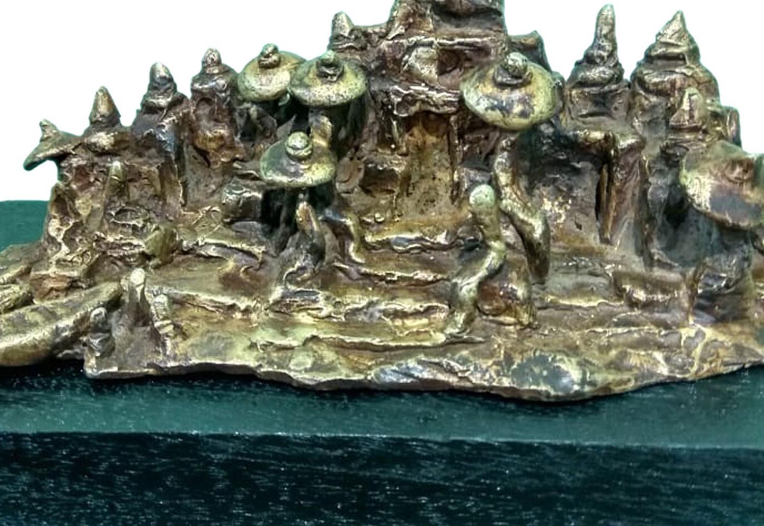 Benaras Ghat, Bronze-Skulptur, Grün, Braun, Patina von indischem Künstler 