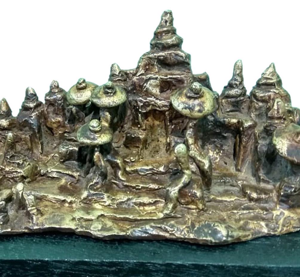 Benaras Ghat, Bronze-Skulptur, Grün, Braun, Patina von indischem Künstler 
