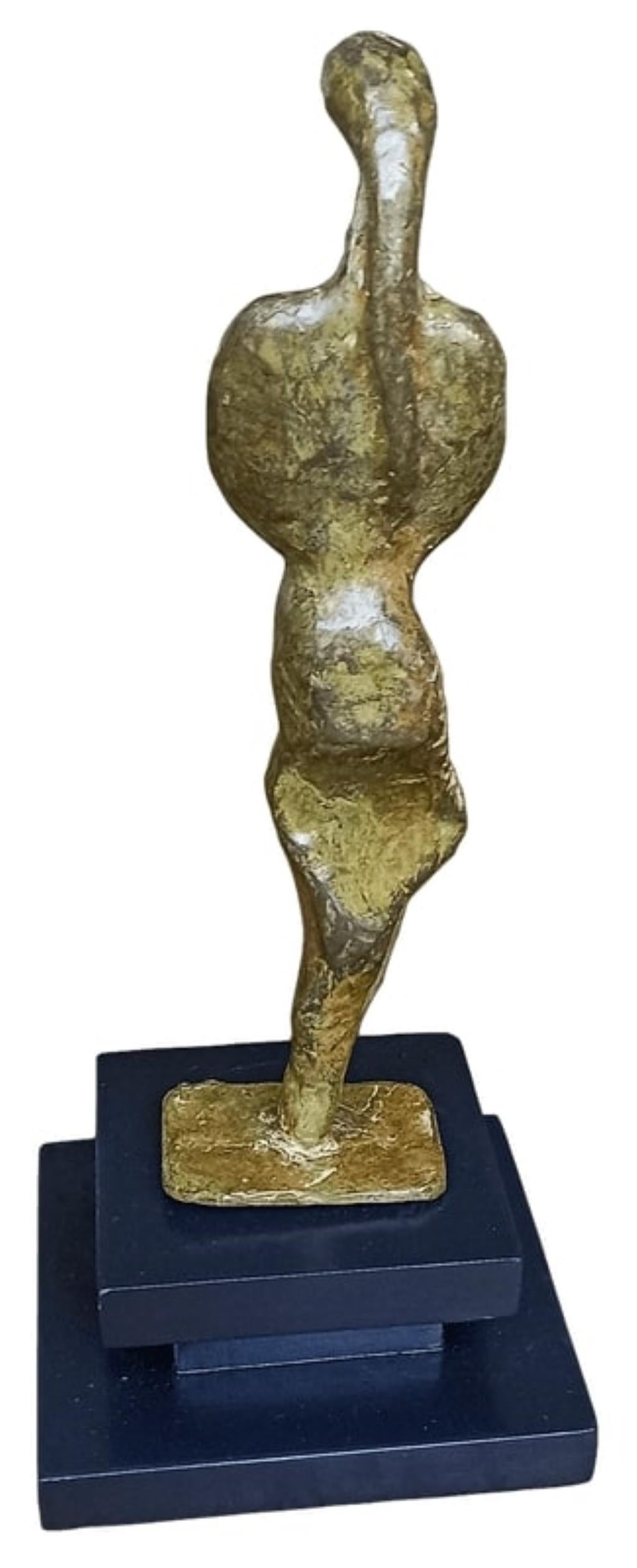 Tushar Kanti Das Roy - Sans titre
H 7.75 x L 2 x P 2 pouces (sans support)
H 9.5 x L 4 x P 4 pouces (avec support)
Sculpture en bronze

À propos de l'artiste et de son travail :
Né : 1968.
Éducation : Il a terminé ses études à l'I.C.Art & Craft à