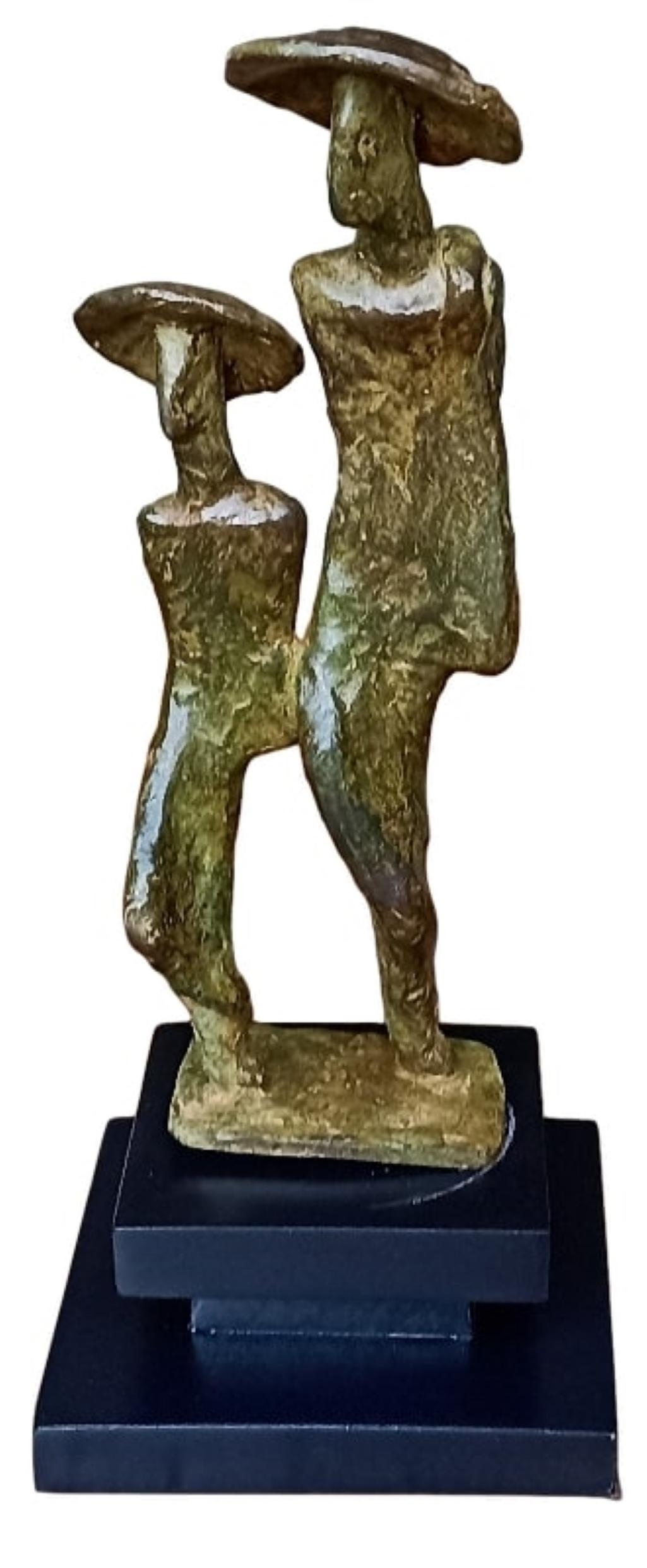 Abstract Sculpture Tushar Kanti Das Roy - Sans titre, sculpture en bronze, brunâtre figuratif d'un artiste contemporain, en stock