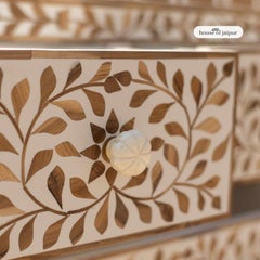 Cómoda Tusi Floral con Incrustaciones de Madera de Teca - Pecho by House of Jaipur