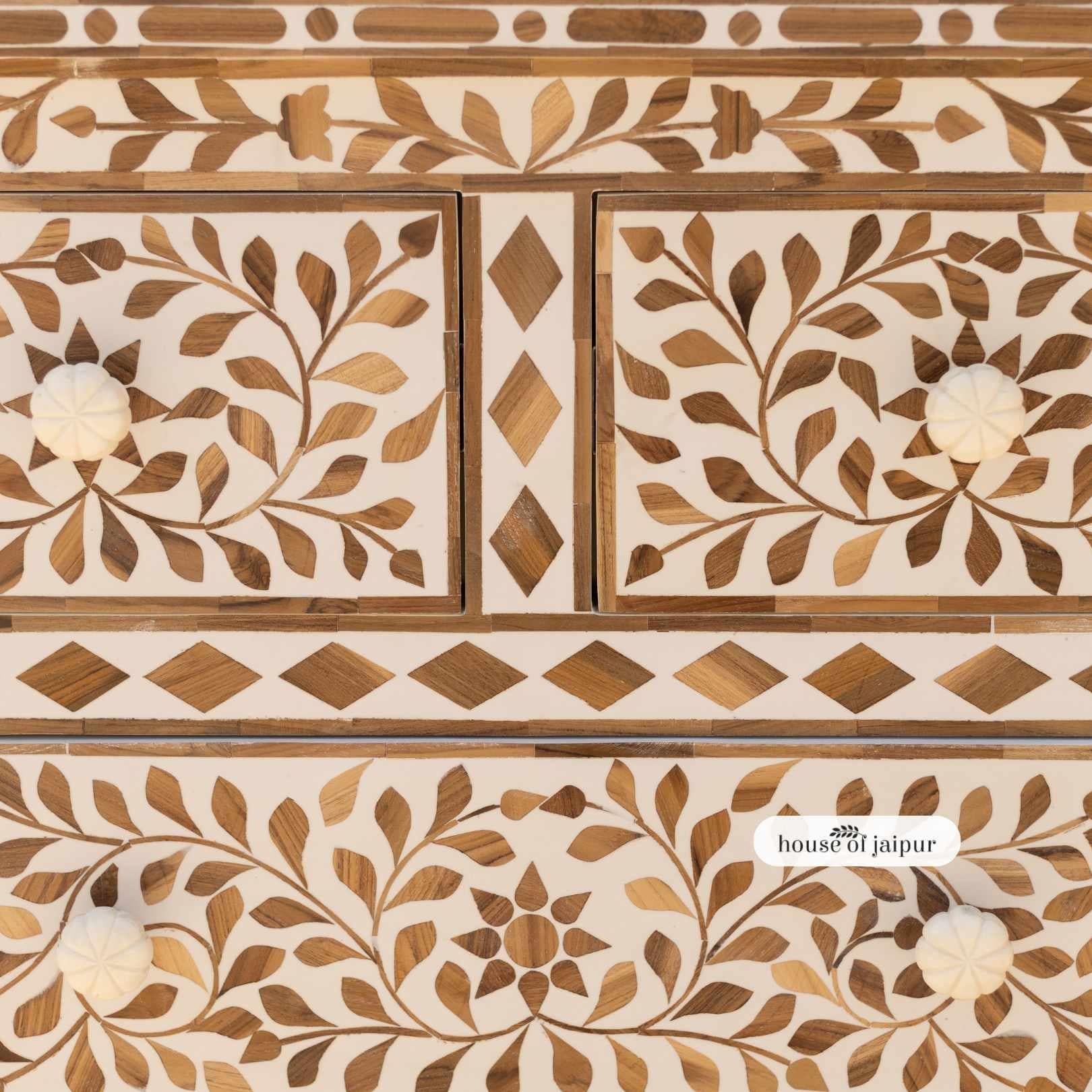 Indiano Cassettone con intarsio floreale in Wood Wood di Tusi - House of Jaipur in vendita