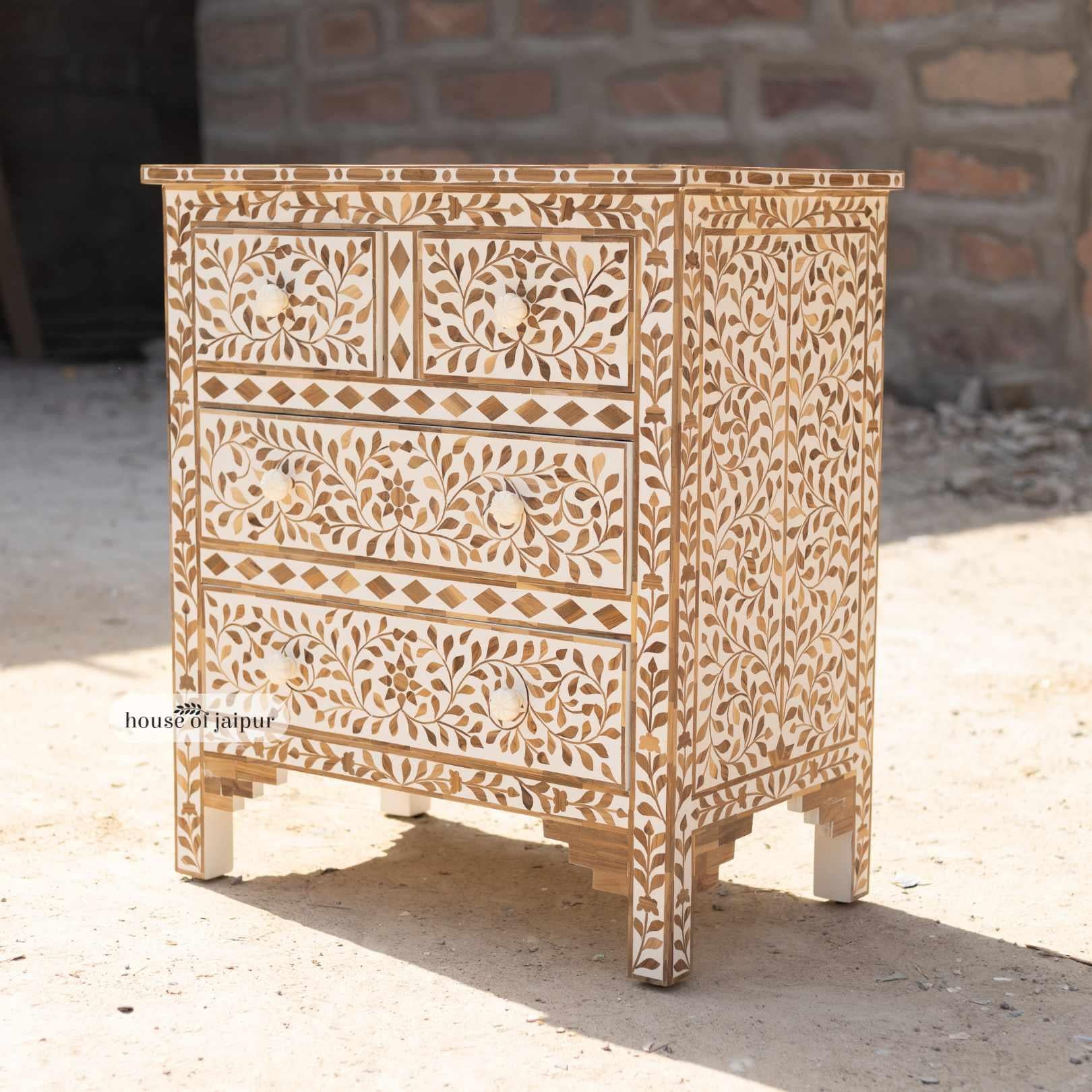 Cassettone con intarsio floreale in Wood Wood di Tusi - House of Jaipur In condizioni Nuovo in vendita a New York, NY