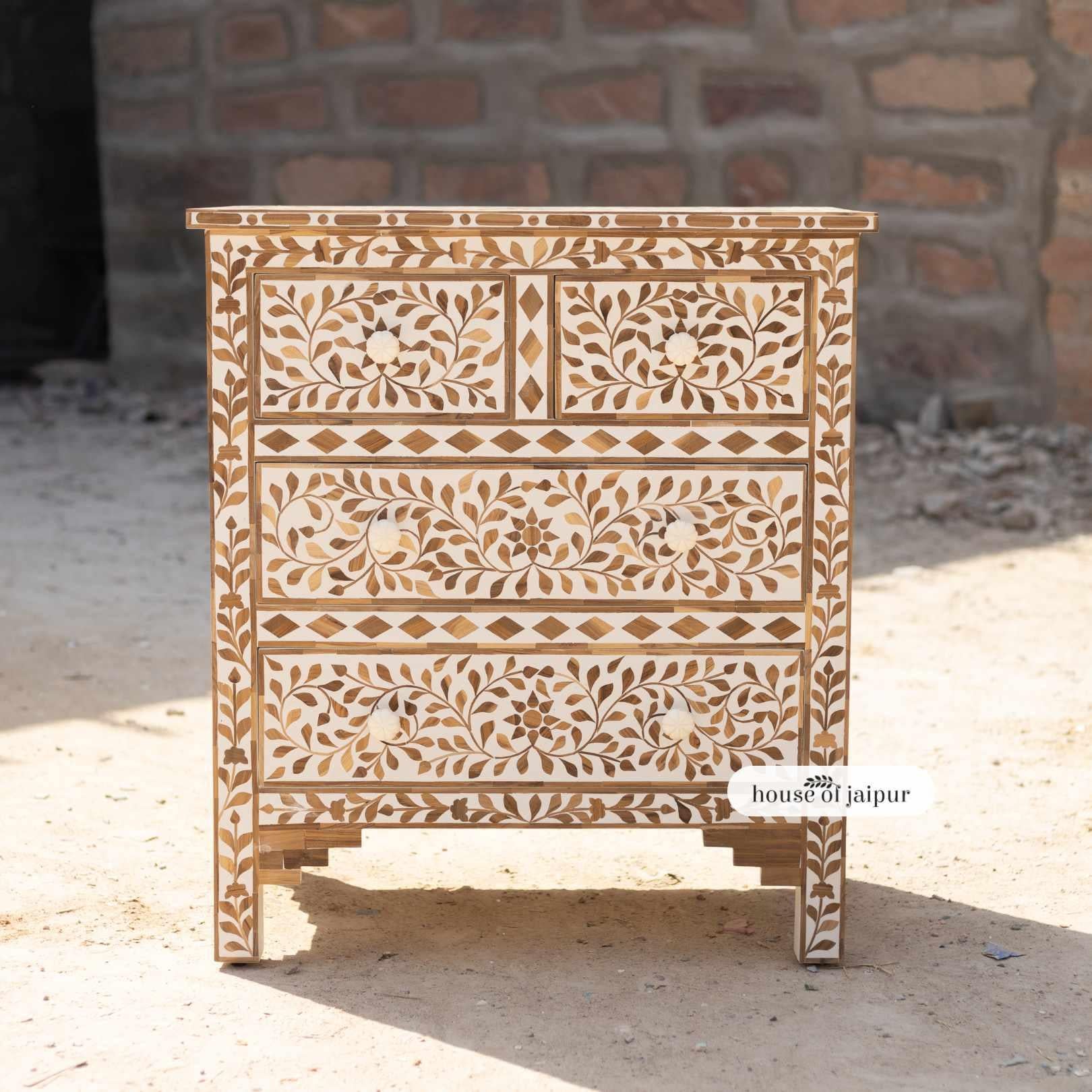 Legno Cassettone con intarsio floreale in Wood Wood di Tusi - House of Jaipur in vendita
