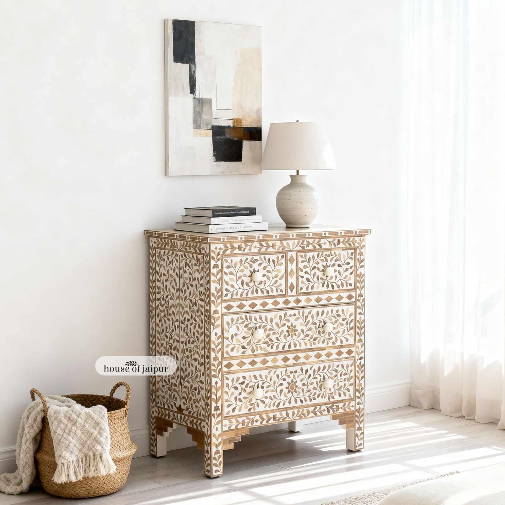 Cassettone con intarsio floreale in Wood Wood di Tusi - House of Jaipur in vendita 1