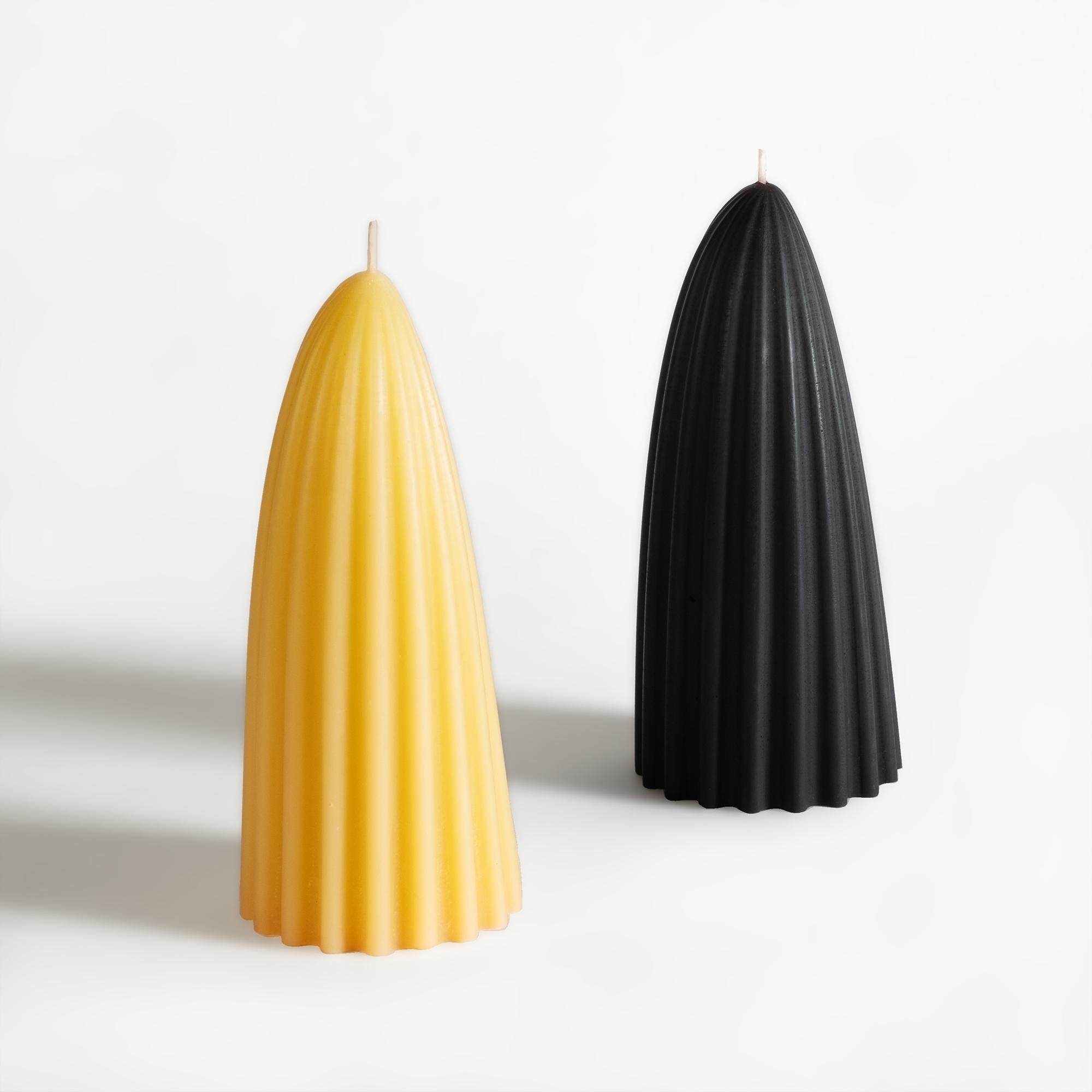 Tusk Candle, Medium, Black Beeswax In New Condition For Sale In Oakland, CA