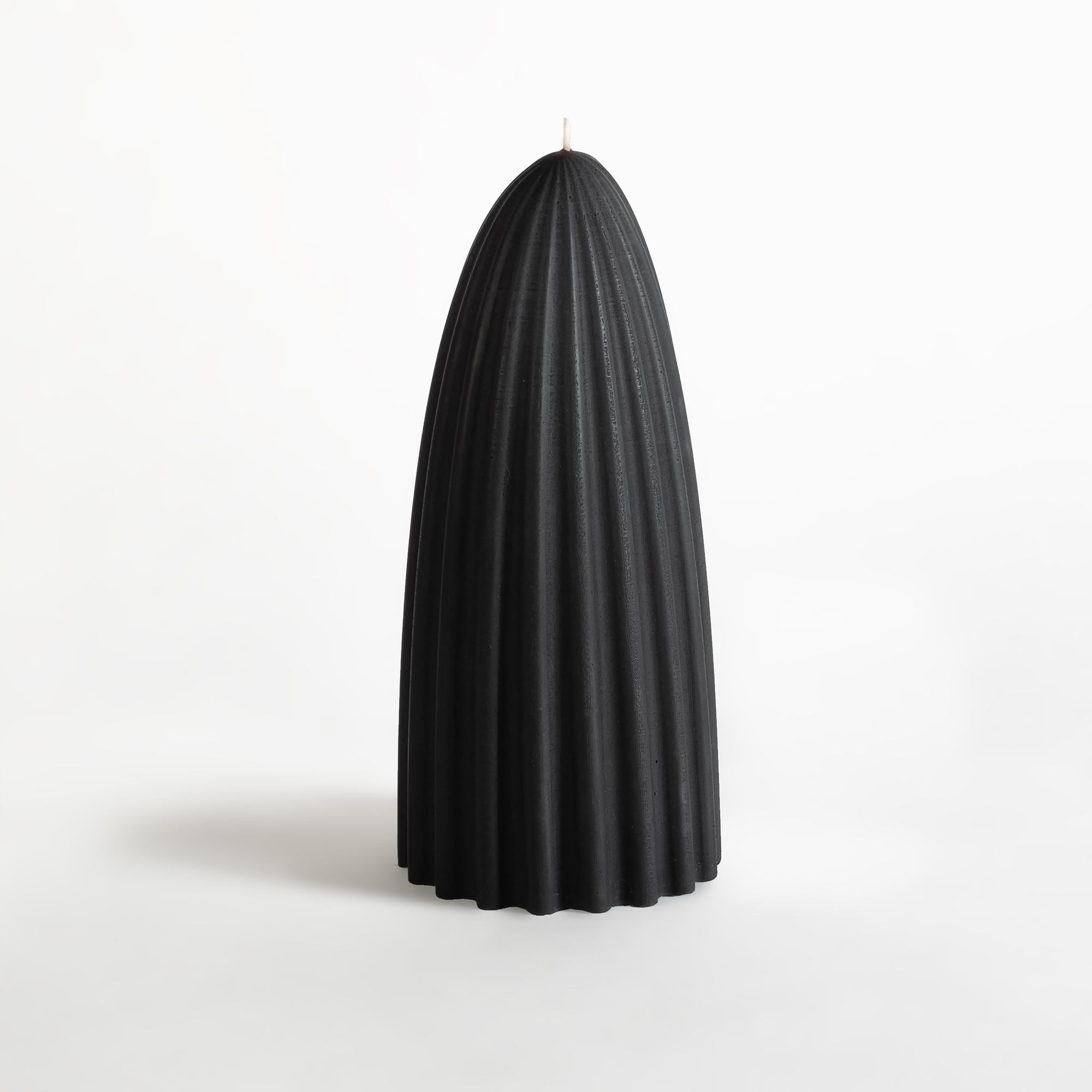 Tusk Candle, Set of Two, Black Beeswax In condizioni Nuovo in vendita a Oakland, CA