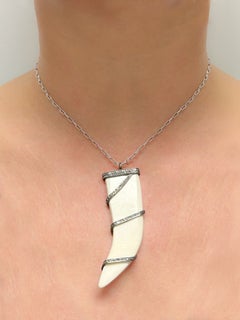 Collana Paradizia N3981 con ciondolo a forma di zanna con diamanti e catena