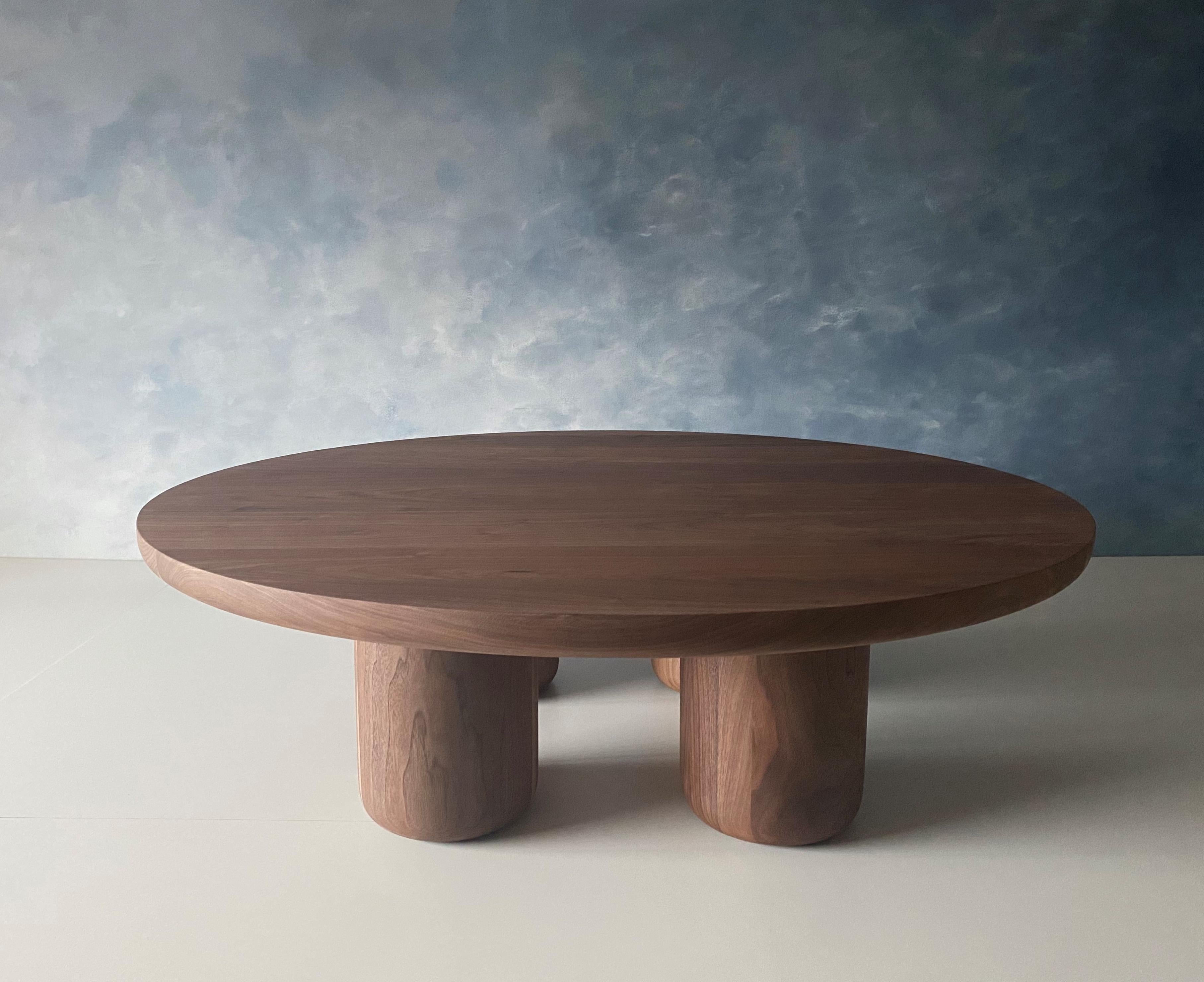 Table basse Tusker de MSJ Furniture Studio Neuf - En vente à Vancouver, BC